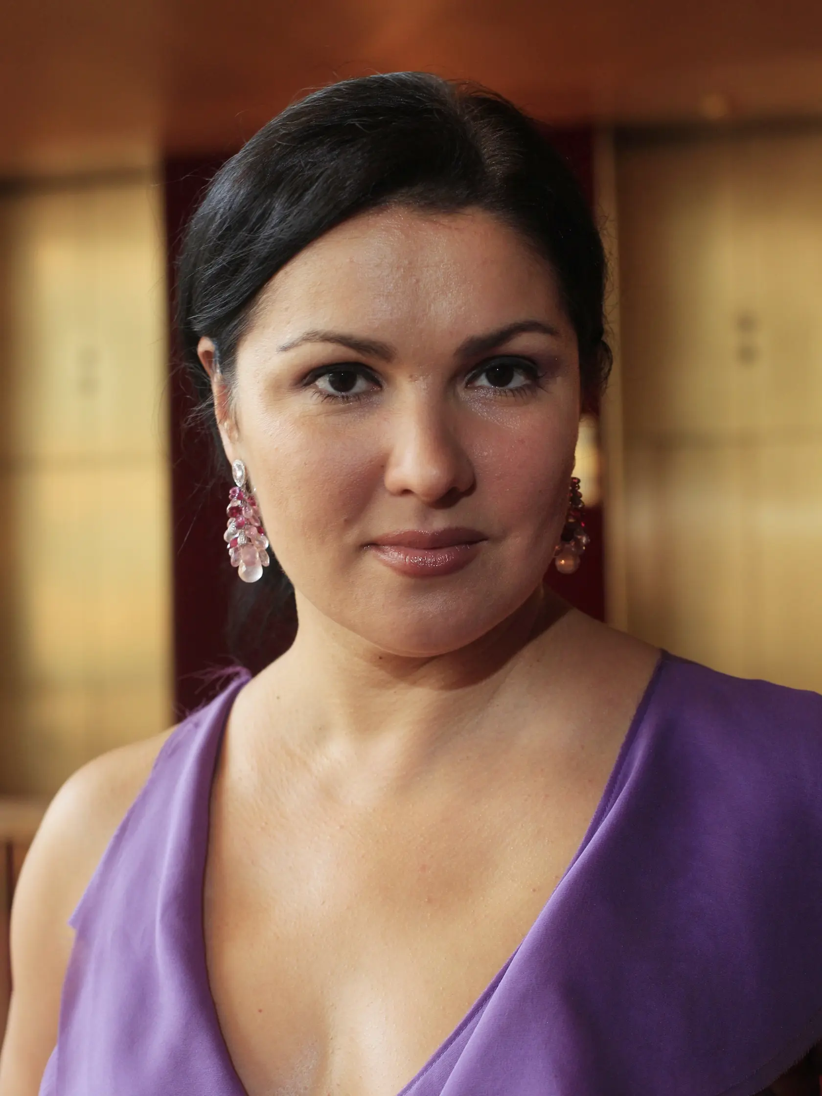 Na snímke z 28.septembra 2011 rakúska operná diva ruského pôvodu Anna Netrebková v Metropolitnej opere v New Yorku. Na doskách tohto operného domu vtedy spievala titulnú úlohu v diele Gaetania Domizettiho Anna Bolena.