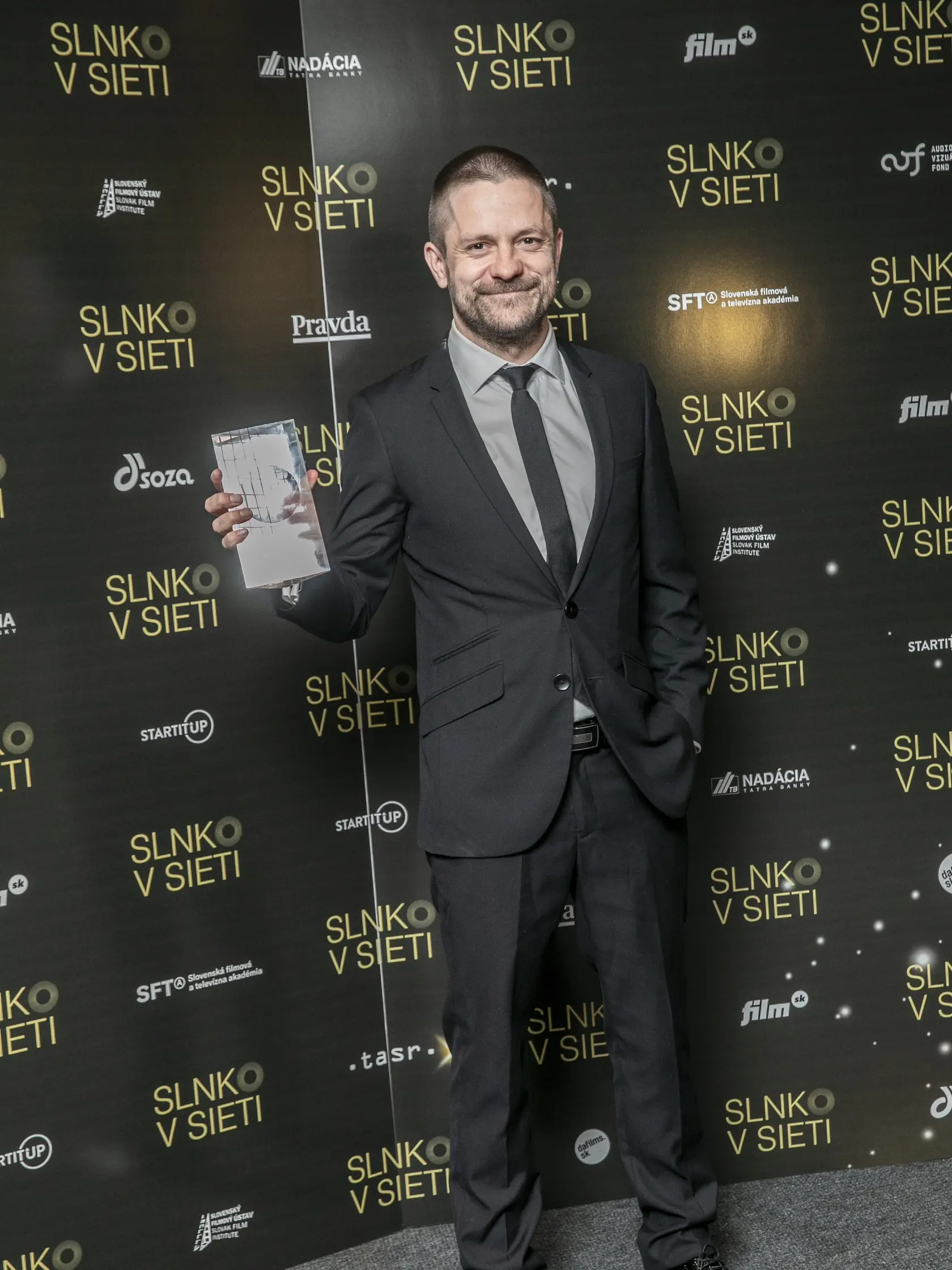  Na snímke je slávnostné odovzdávanie cien Slnko v sieti za rok 2024.  Na fotke je český filmový herec, režisér a scenárista  Jiří Mádl.