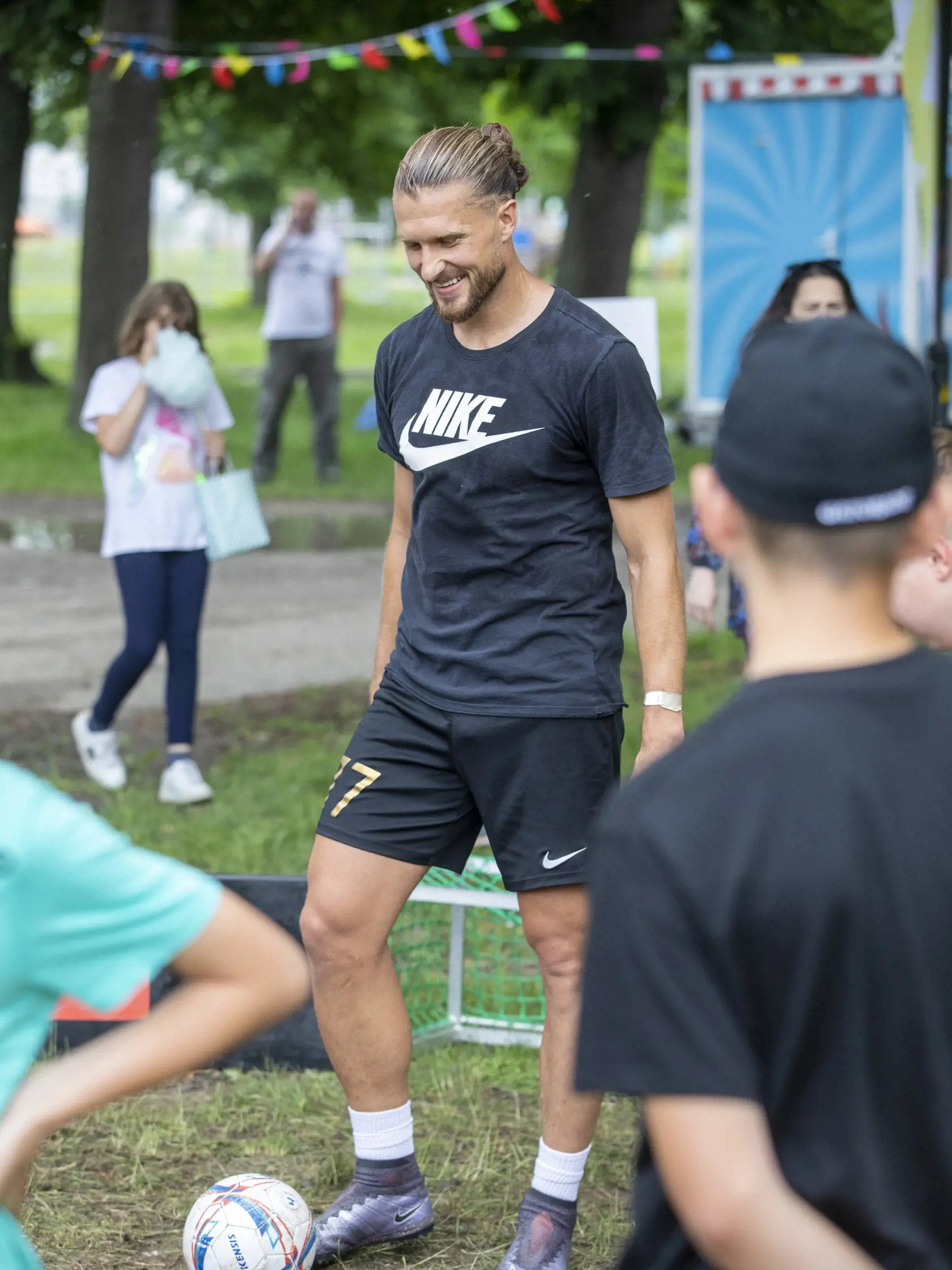 Na snímke je ONE WAY fest, kresťanský festival na Tyršovom nábreží v Bratislave.
Futbalista Erik Čikoš.