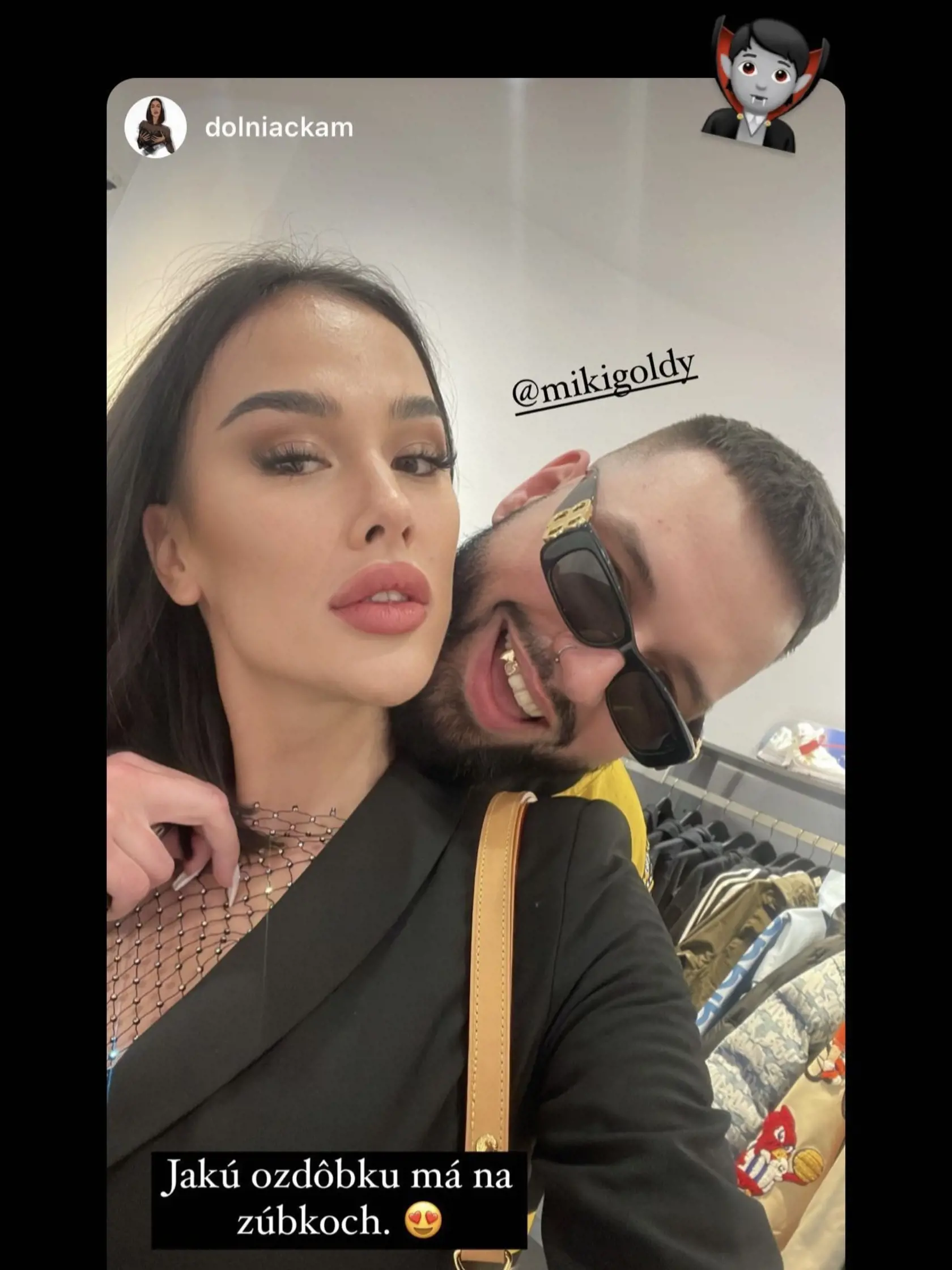 Miki Goldy je známy muž, ktorý sa objavil po boku Marcely...Natáčajú spolu klip, avšak pridali spolu niekoľko fotiek a dokonca aj sexi foto v opätkoch! Seklo by im to spolu, čo poviete?