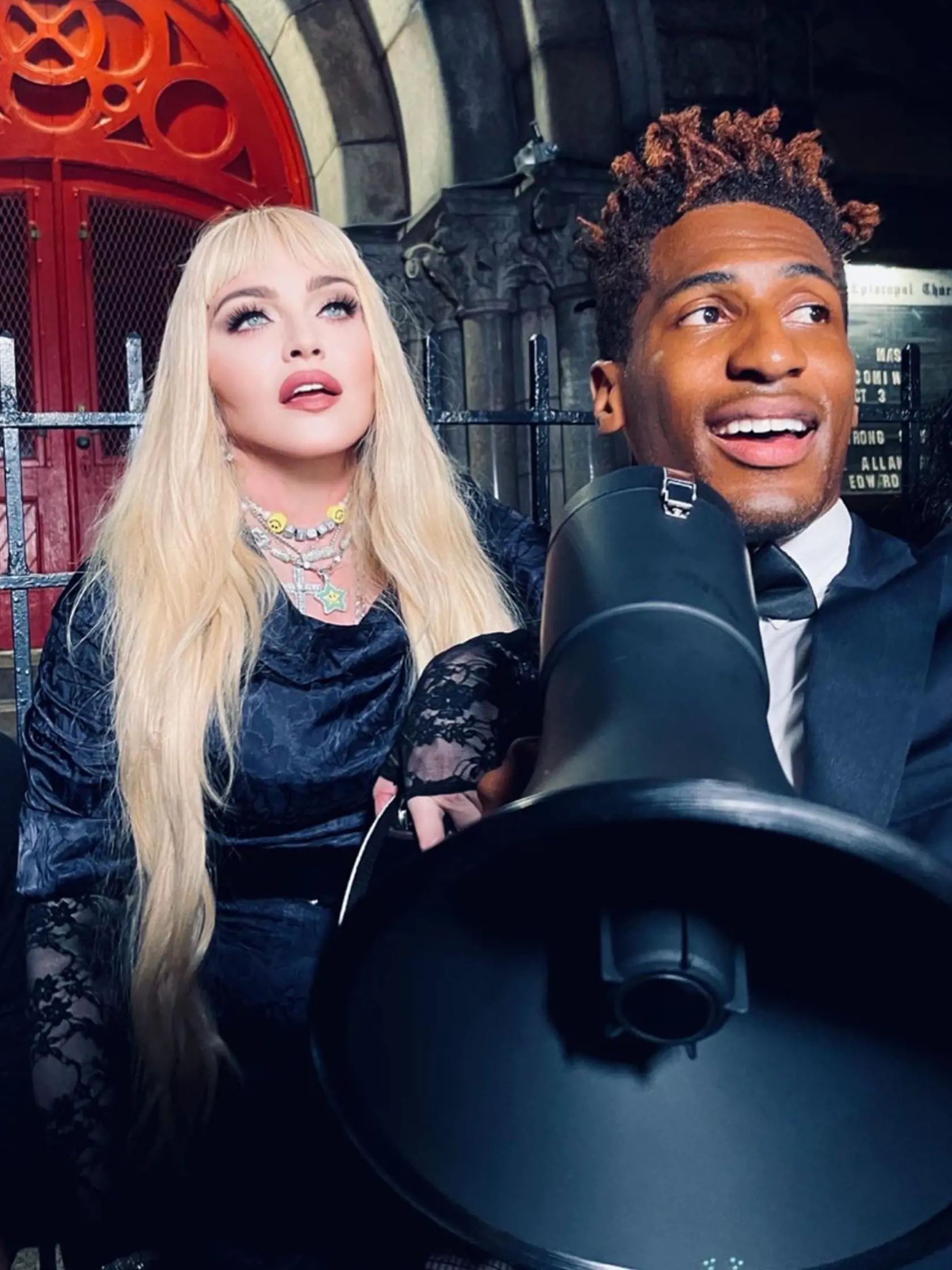 Madonna zverejnila zábery, na ktorých vyzerá ako krásna bábika s porcelánovou pleťou.