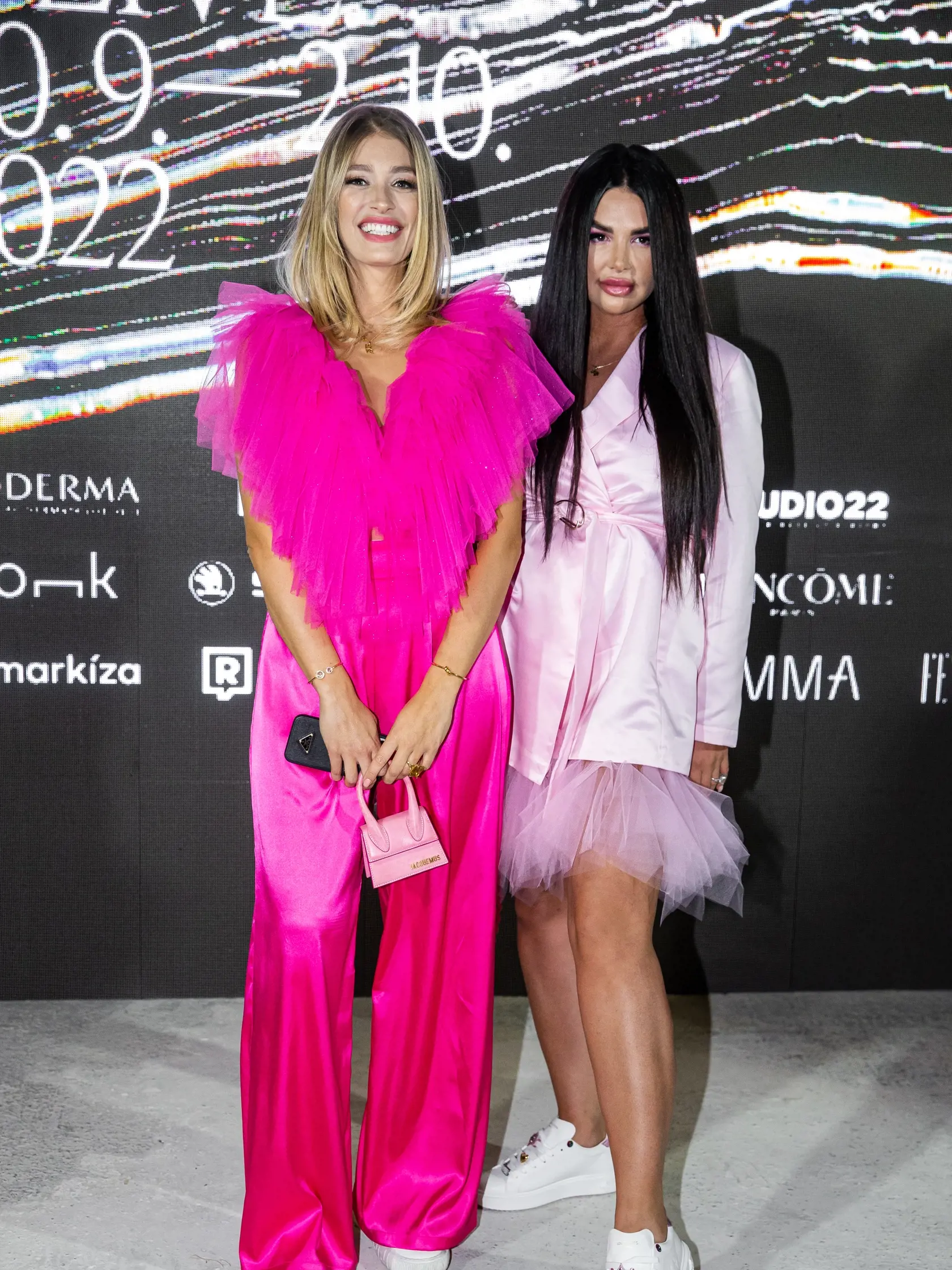 Druhý deň zo série módnych prehliadok pod názvom "Fashion LIVE!" v Bratislave. Na snímke Jasmina Alagič Vrbovská a Zuzana Plačková.