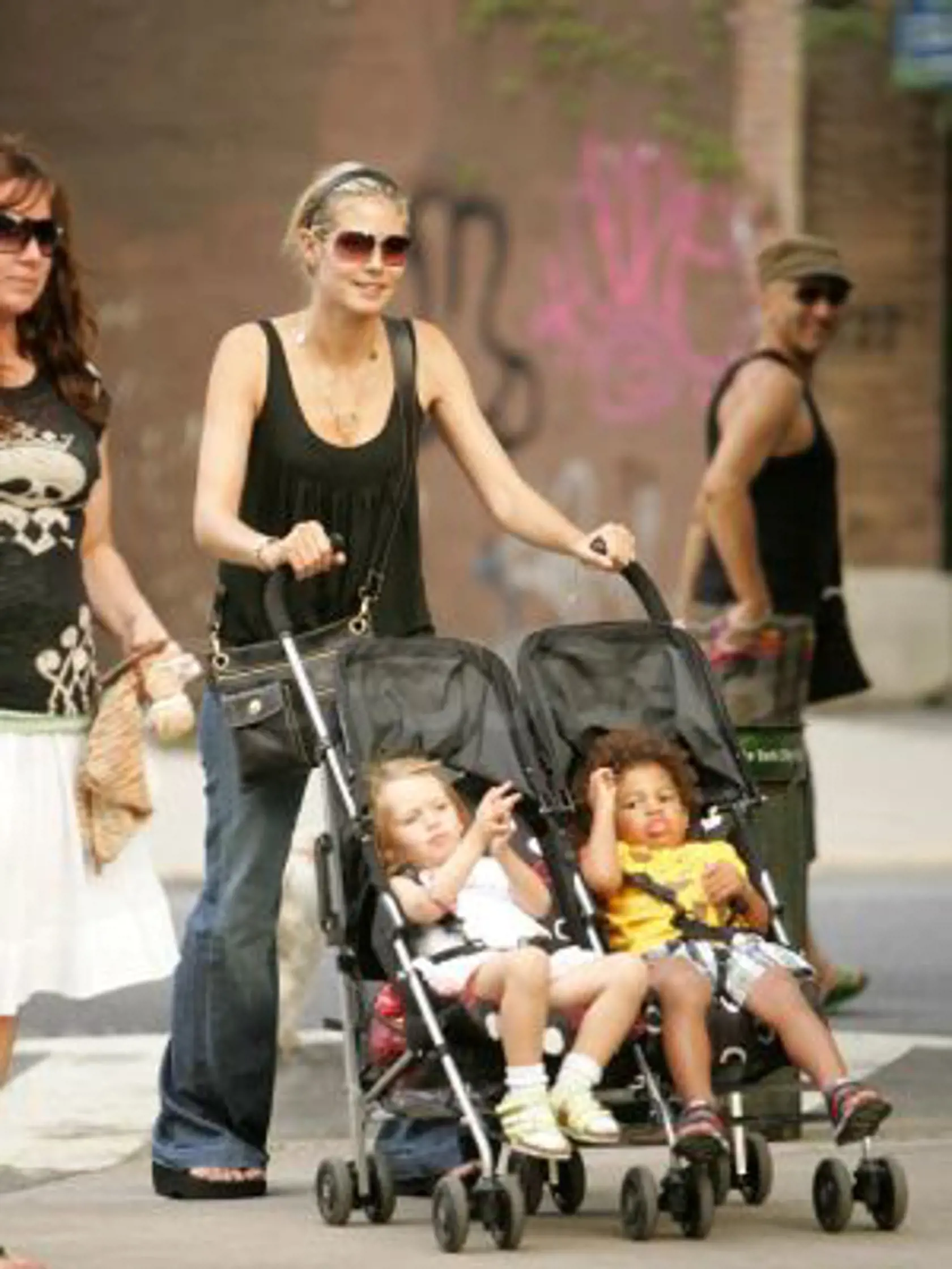 15651, NEW YORK, NEW YORK - Sunday May 27 2007. RESTRICTIONS: GERMANY OUT FRANCE OUT ITALY OUT AUSTRALIA OUT NEW ZEALAND OUT EASTERN EUROPE OUT. Heidi Klum proves she's a good mum whilst strolling with two of her children in Greenwich Village, New York. The German supermodel spotted that daughter Leni and son Henry were getting a little fractious in their double buggy, so Heidi headed straight to the nearest ice cream store to get a sweet treat for everyone. The frayed tempers were soon soothed 