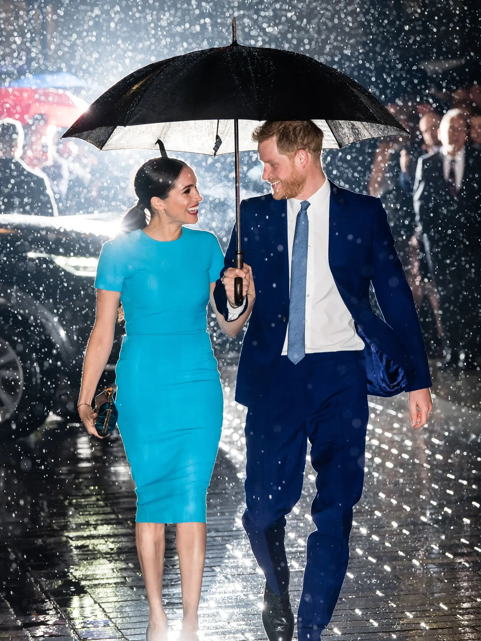 Vojvodkyňa Meghan a jej manžel, princ Harry, po návrate do Londýna.