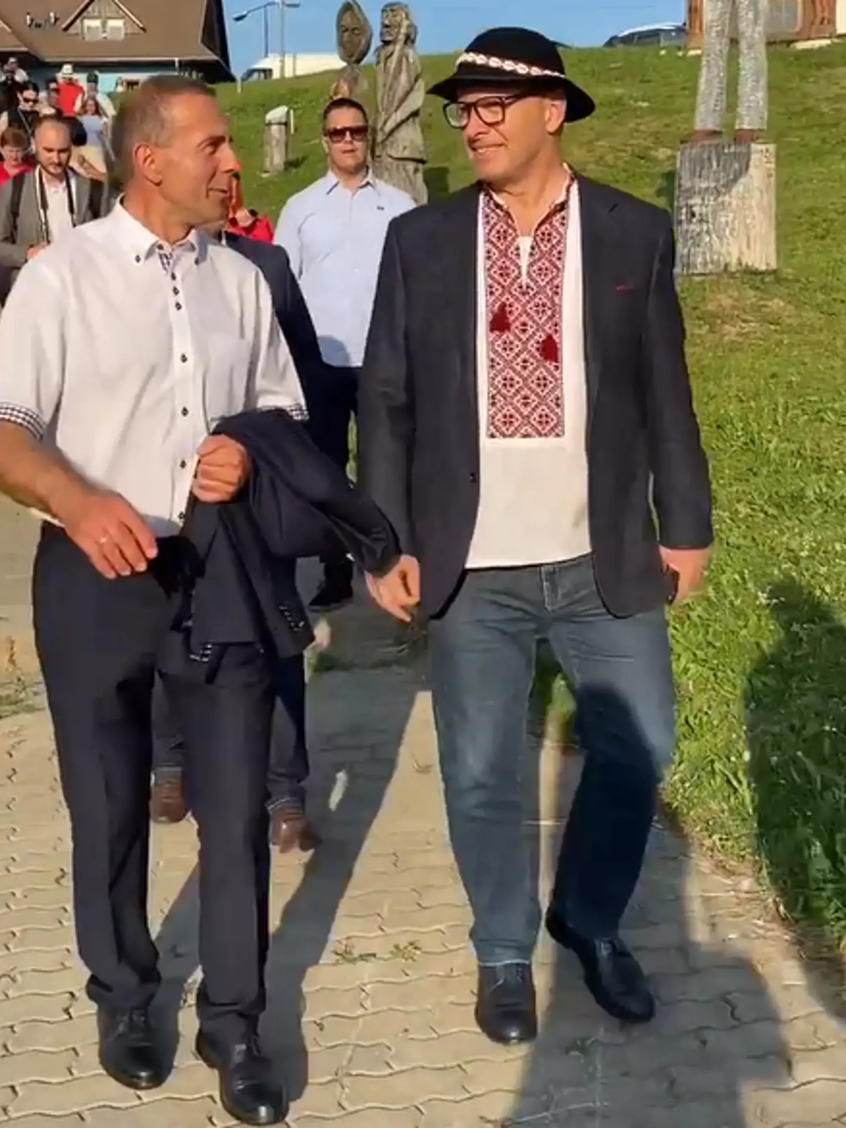 Predseda parlamentu Boris Kollár (vpravo) počas Folklórneho festivalu Východná 2022.