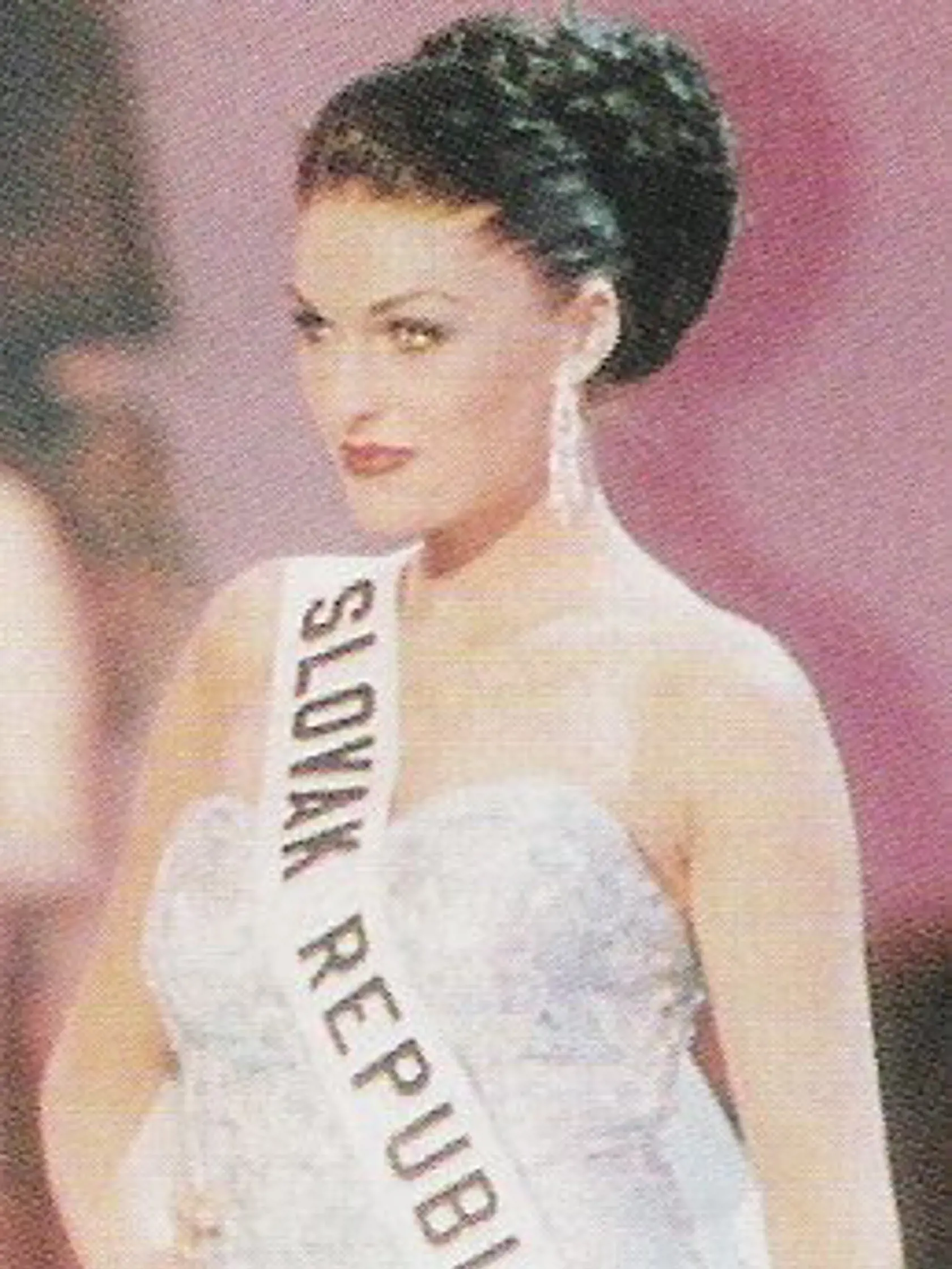 1996: Vladimíra Hreňovčíková získala titul Miss len ako 17-ročná. Na súťaži Miss Universe v 1998 na Hawaii získala významný titul Miss Photogenic!