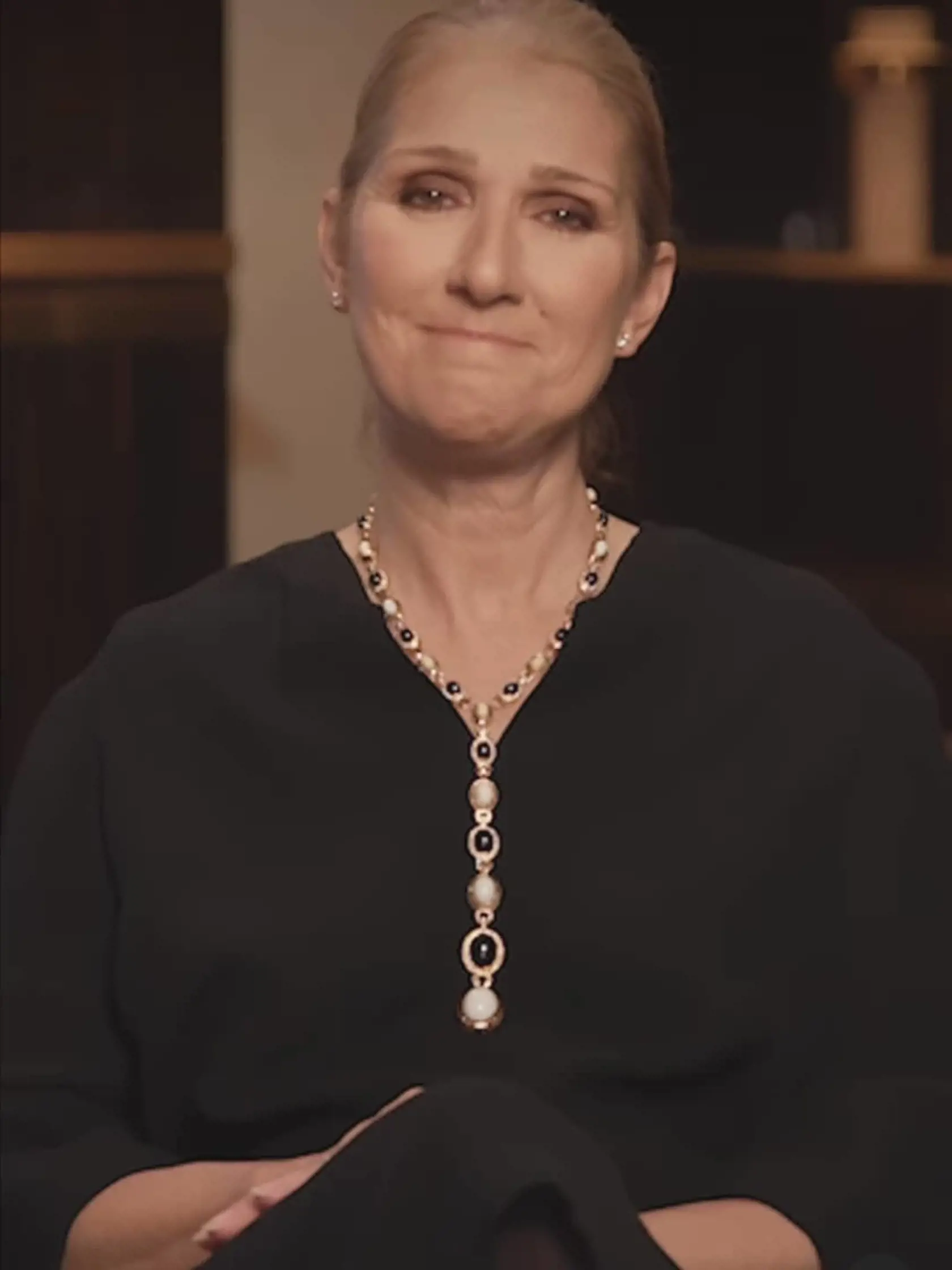 Ikonická spevácka diva a majiteľka jedného z najkrajších hlasov vôbec Céline Dion (55) zrušila svoje svetové turné Courage. Dôvodom majú byť opäť zdravotné problémy spojené so Syndrómom stuhnutého človeka. Dočkáme sa tak ešte jej legendárnych vystúpení?