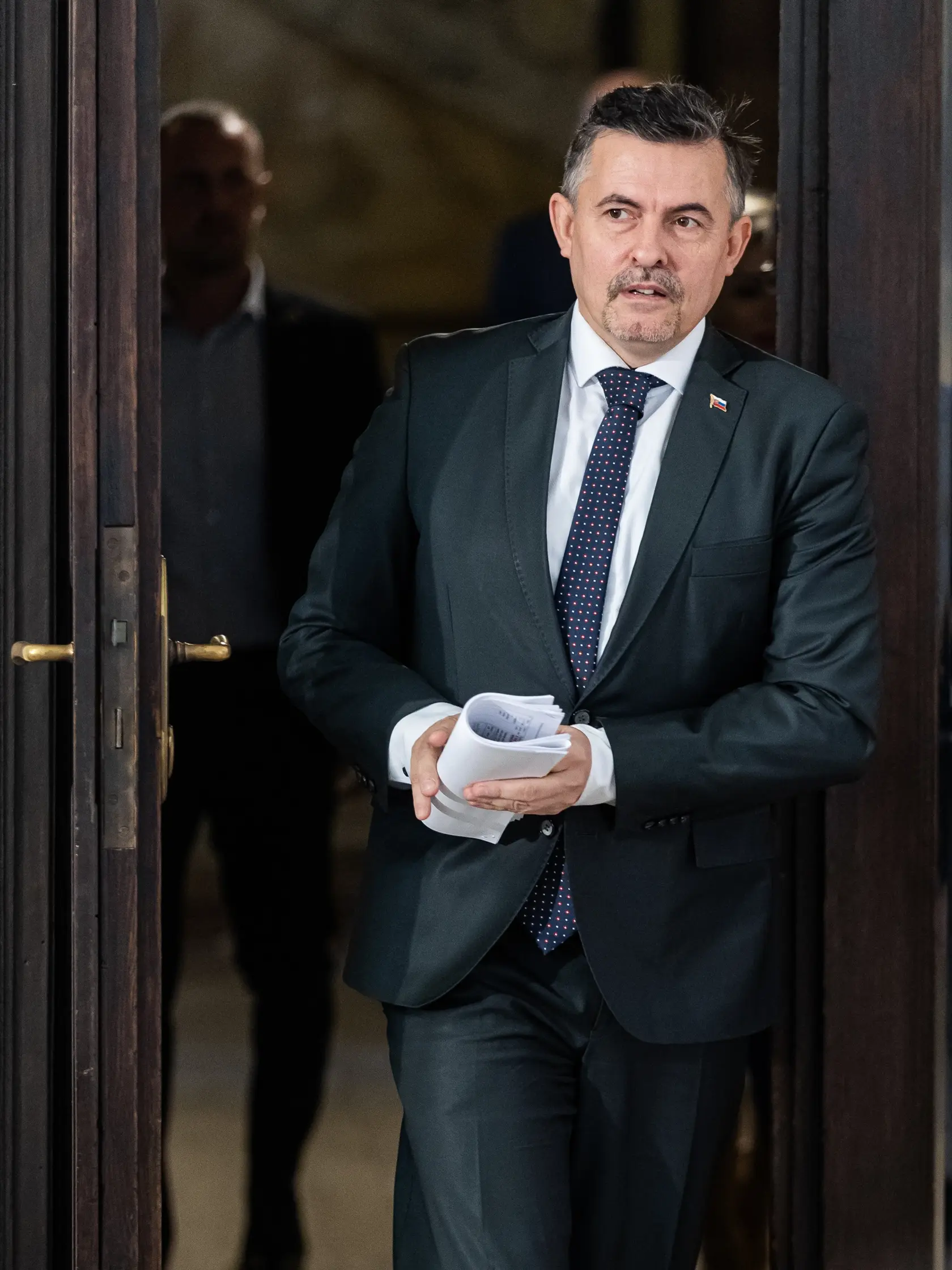 Lukáš Machala bol po zrážke prevezený do jednej z bratislavských nemocníc. "Bol som odvezený sanitkou. Nie som v stave, aby som vedel veľmi popísať, čo sa stalo. To vám skôr povedia policajti, čo sa stalo a čo nie," povedal generálny tajomník pre TV JOJ.