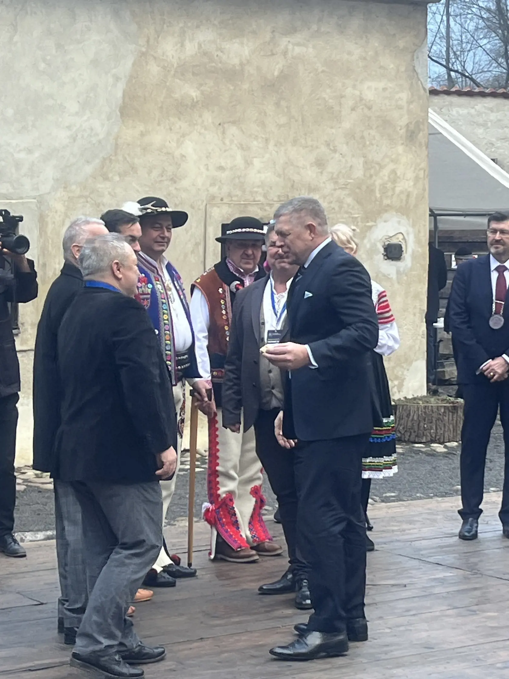 Premiéra Roberta Fica  vítali Gorali chlebom a soľou. 