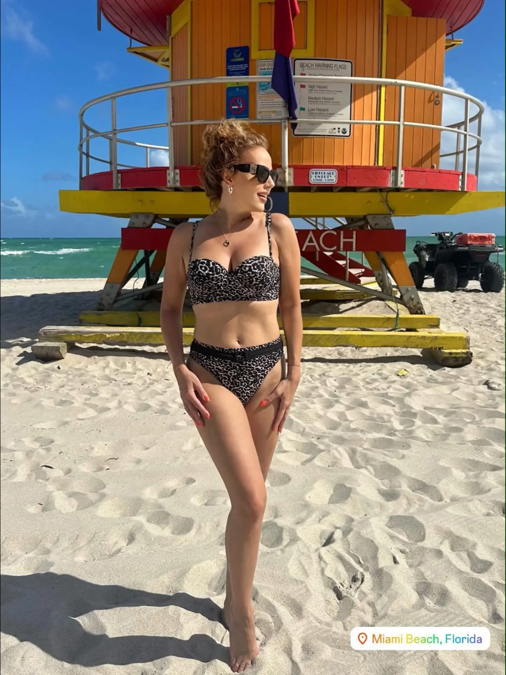 Karin si užíva na pláži v Miami. spoločnosť jej robia fešáci!