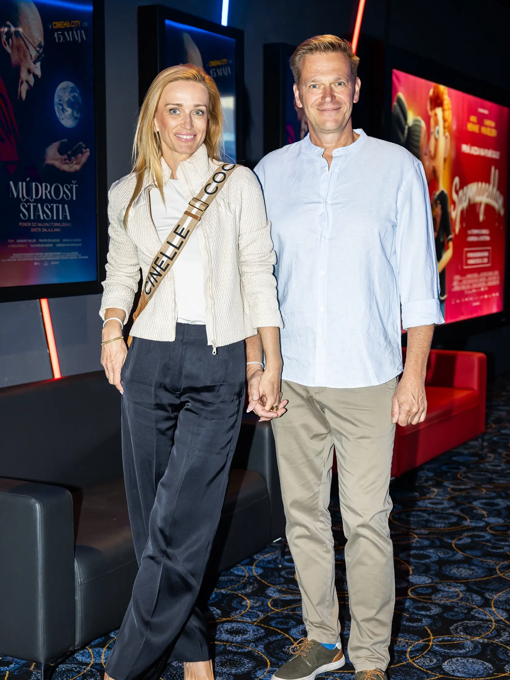 Premiéra filmu Múdrosť šťastia - dokumentu o dalajlámovi: Prišiel aj Martin Nikodým s priateľkou Martinou.