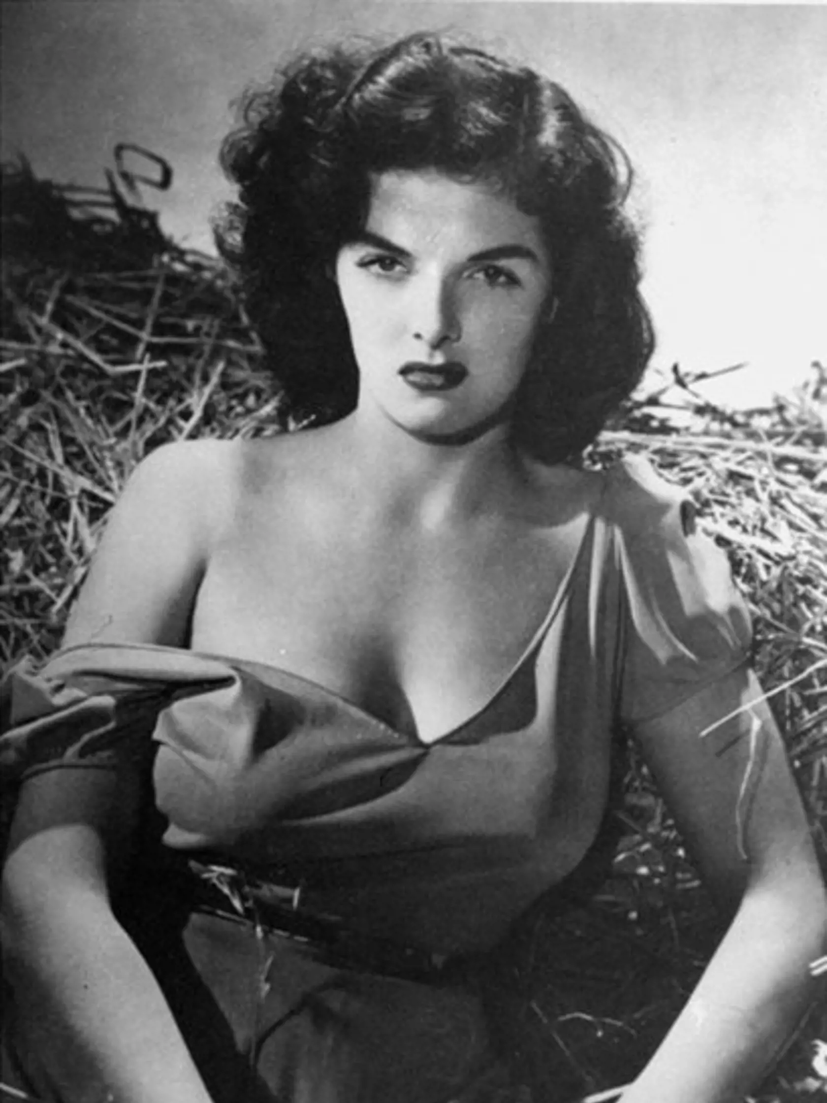 Jane Russell počas scény z filmu The Outlaw