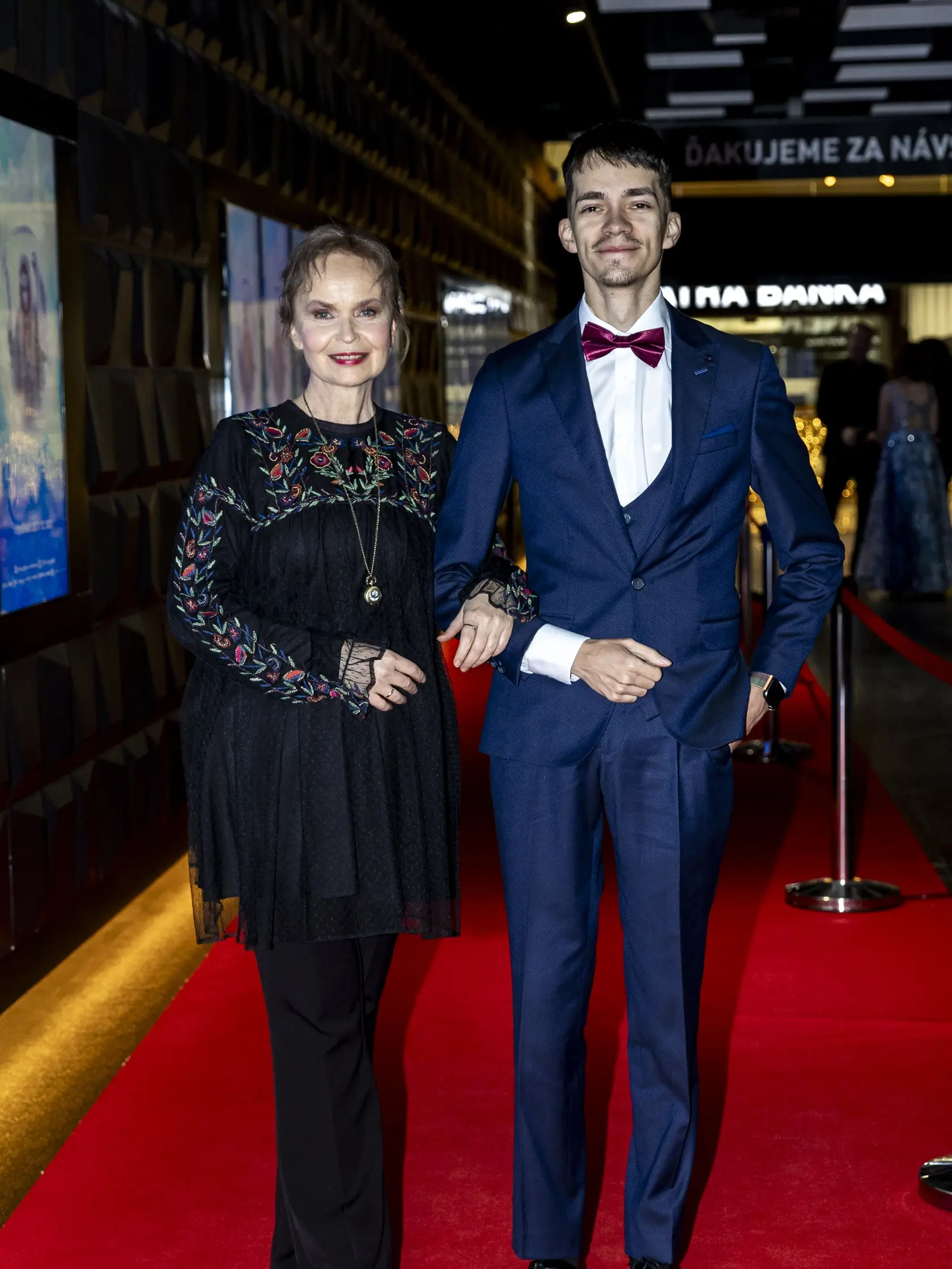 Premiéra filmu Perinbaba a Dva svety. Na snímke je Petra Vančíková-Kolevská a Lukáš Frlajs. 