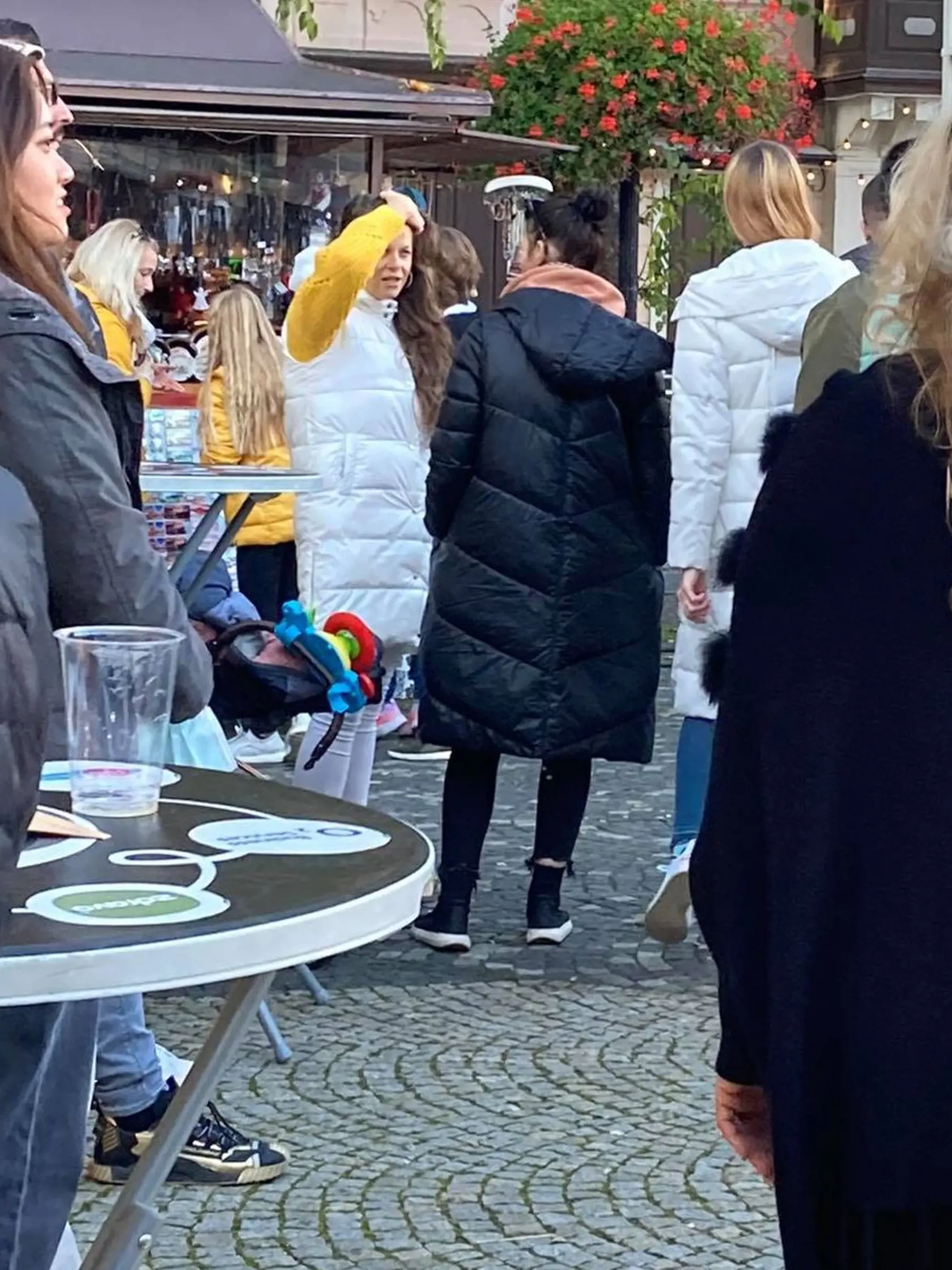 Pappova manželka Veronika s jeho exmanželkou Evou (vpravo).