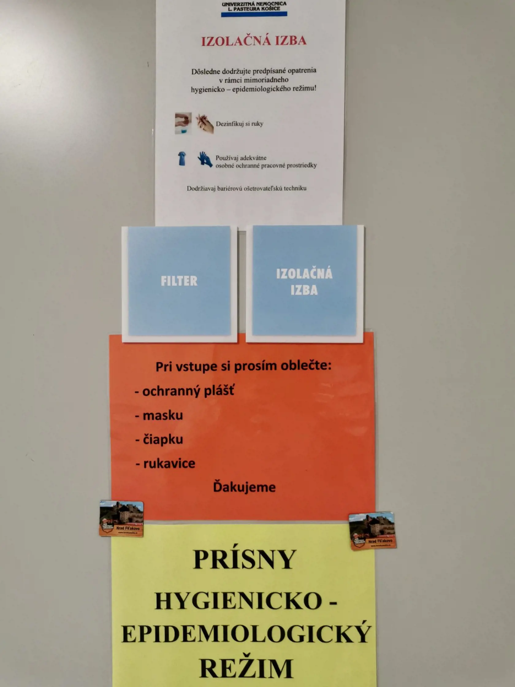 Izolačná izba na Rastislavovej je pekná  a svetlá, zariadená všetkým potrebným.