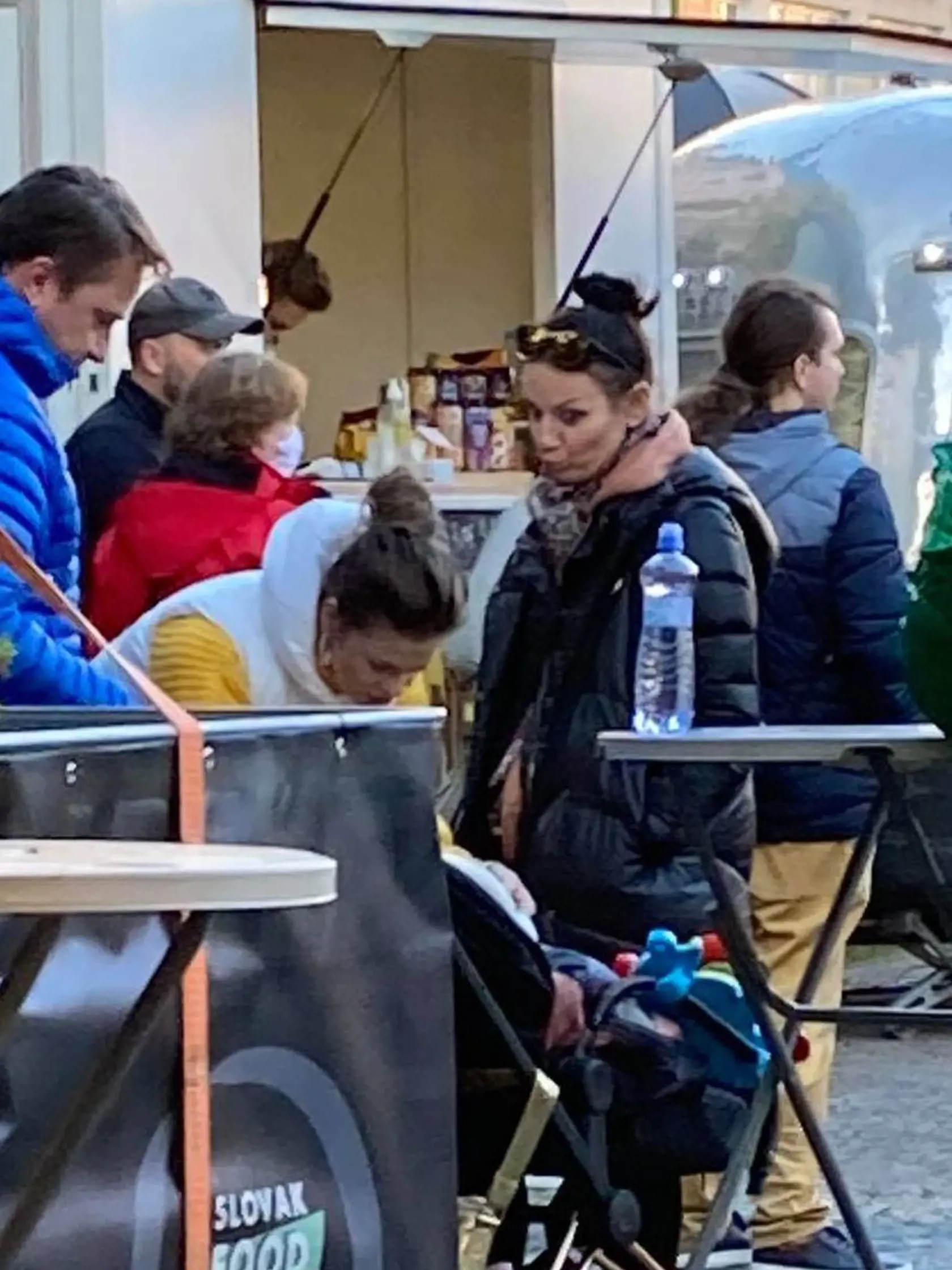 Pappova manželka Veronika s jeho exmanželkou Evou (vpravo).
