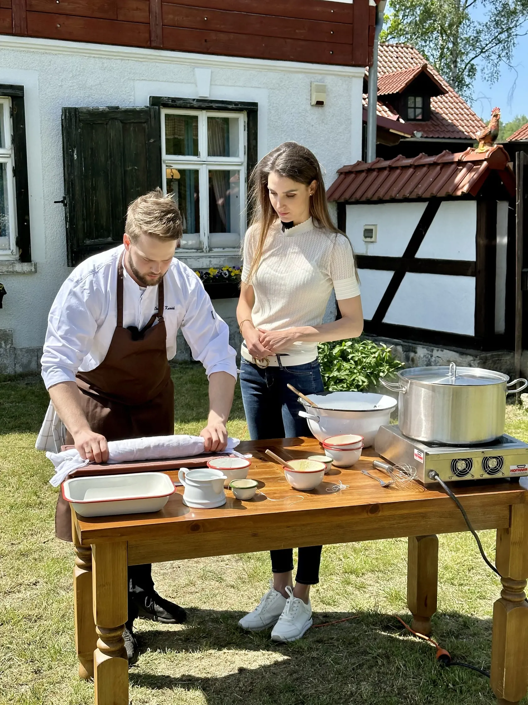 Na obrazovkách televízie ta3 od 7. júna pokračuje úspešný dokumentárny cyklus Chutné Česko, ktorým divákov sprevádza moderátorka Simona Frantová.
