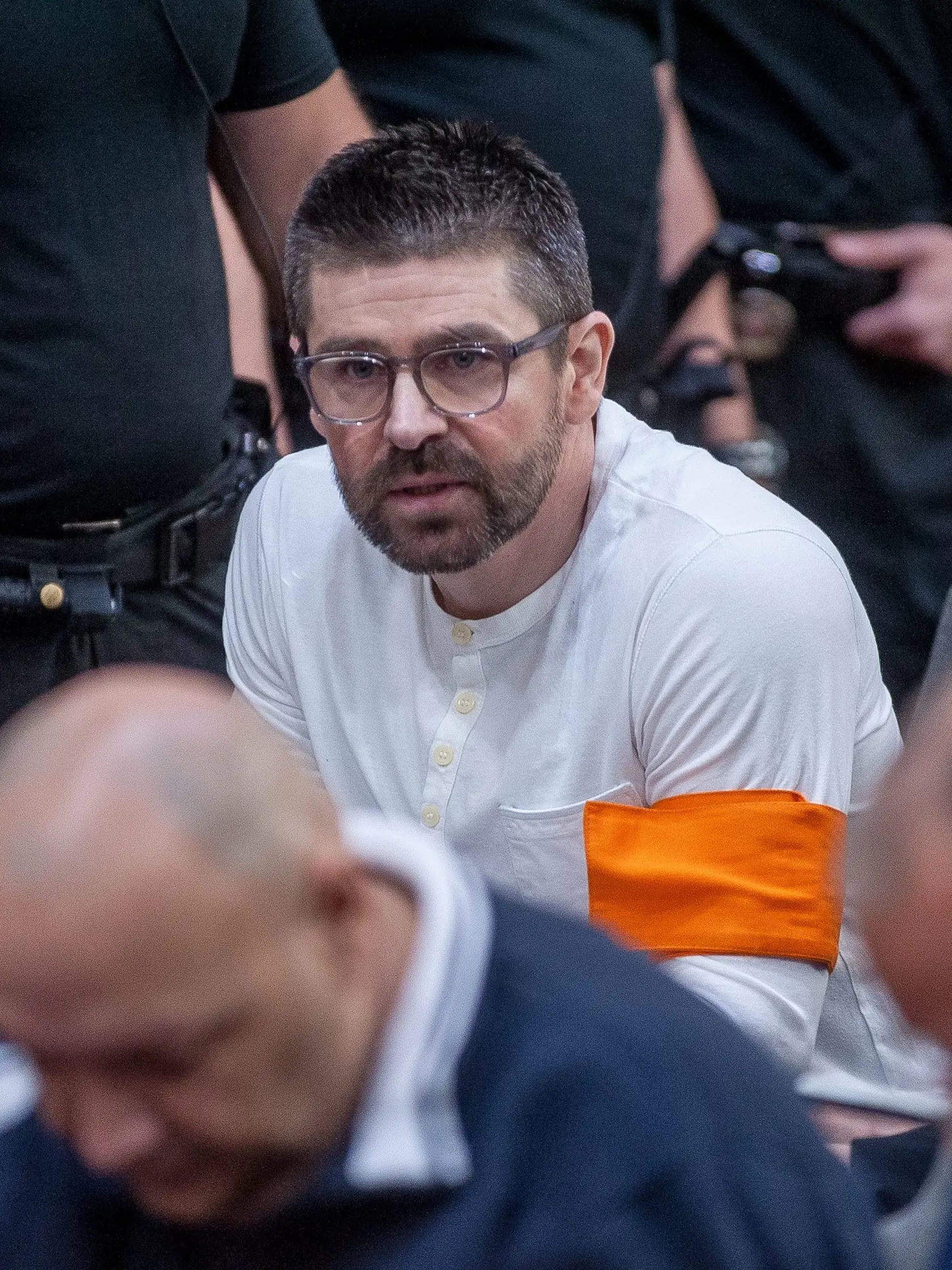 Sátorovci: V zelenom tričku sedí obžalovaný František ZakálV Ústave výkonu väzby v Banskej Bystrici sa zacalo hlavné pojednávanie Špecializovaného trestného súdu so skupinou Zsolta N. a spol., tzv. Sátorovcov. V Banskej Bystrici 15. mája 2018. FOTO TASR - Dušan Hein