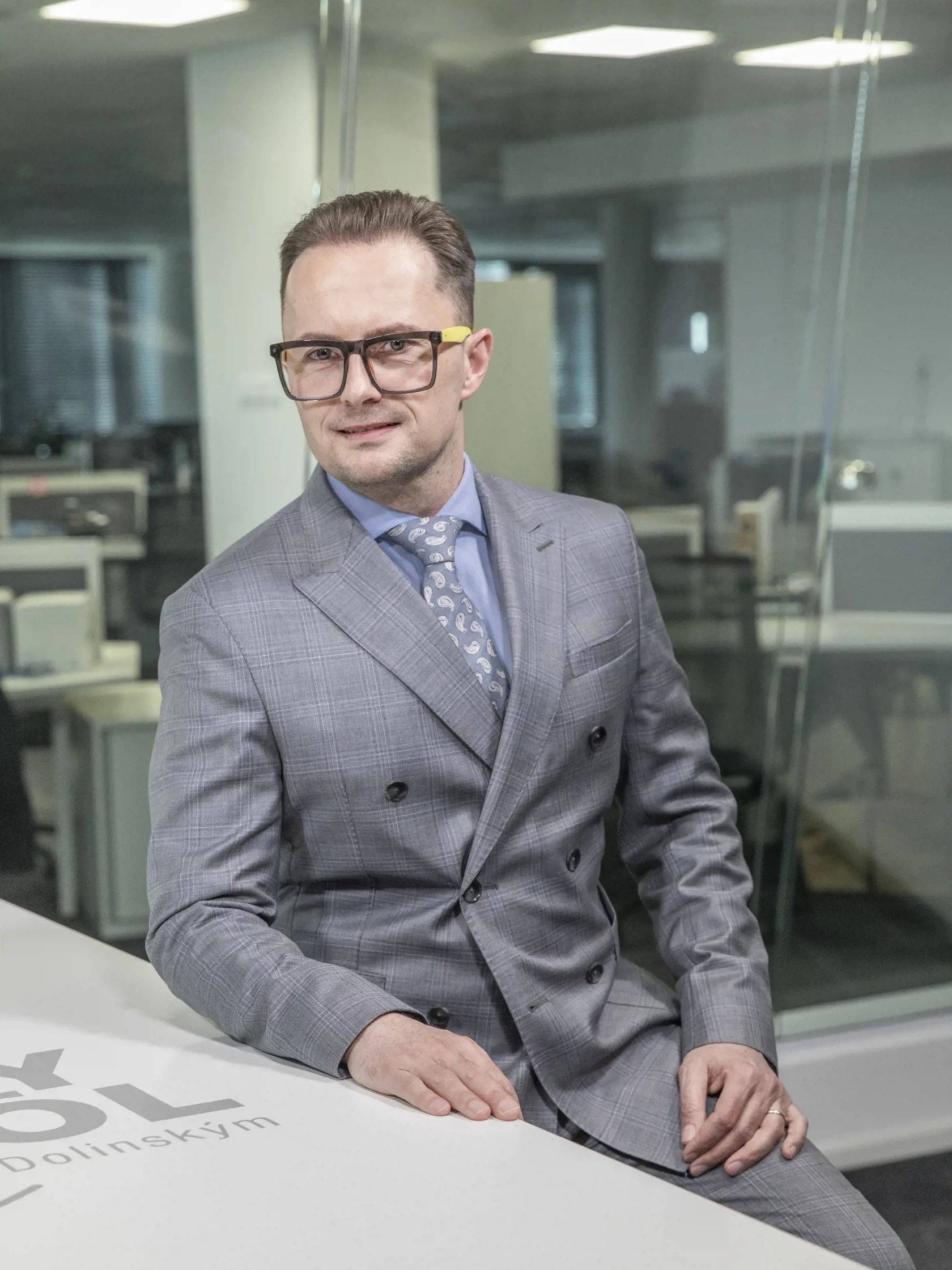 „Rozhodnutie nejsť znovu do volieb hodnotím ako ,hodenie flinty do žita‘. Nikdy to nevyslovila nahlas, ale dovolím si tvrdiť, že za týmto rozhodnutím boli znechutenie a vyčerpanie z politiky a aj obava z dosahov na jej rodinu a blízkych, ktorí boli taktiež cieľmi viacerých útokov,“ myslí si Miroslav Řádek.