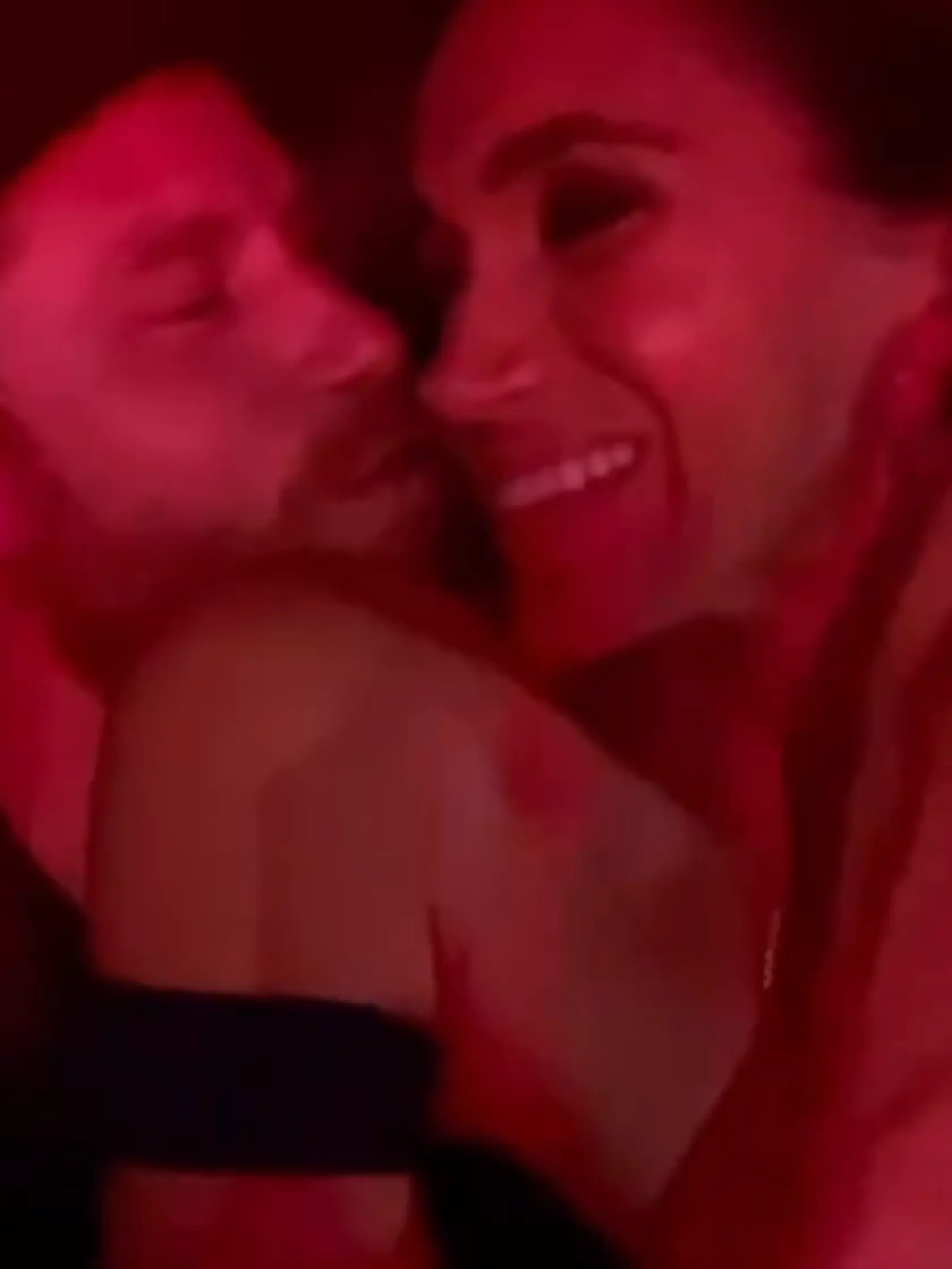 Ako zamilovaní pubertiaci! Meghan a Harry šantili na koncerte Beyoncé.