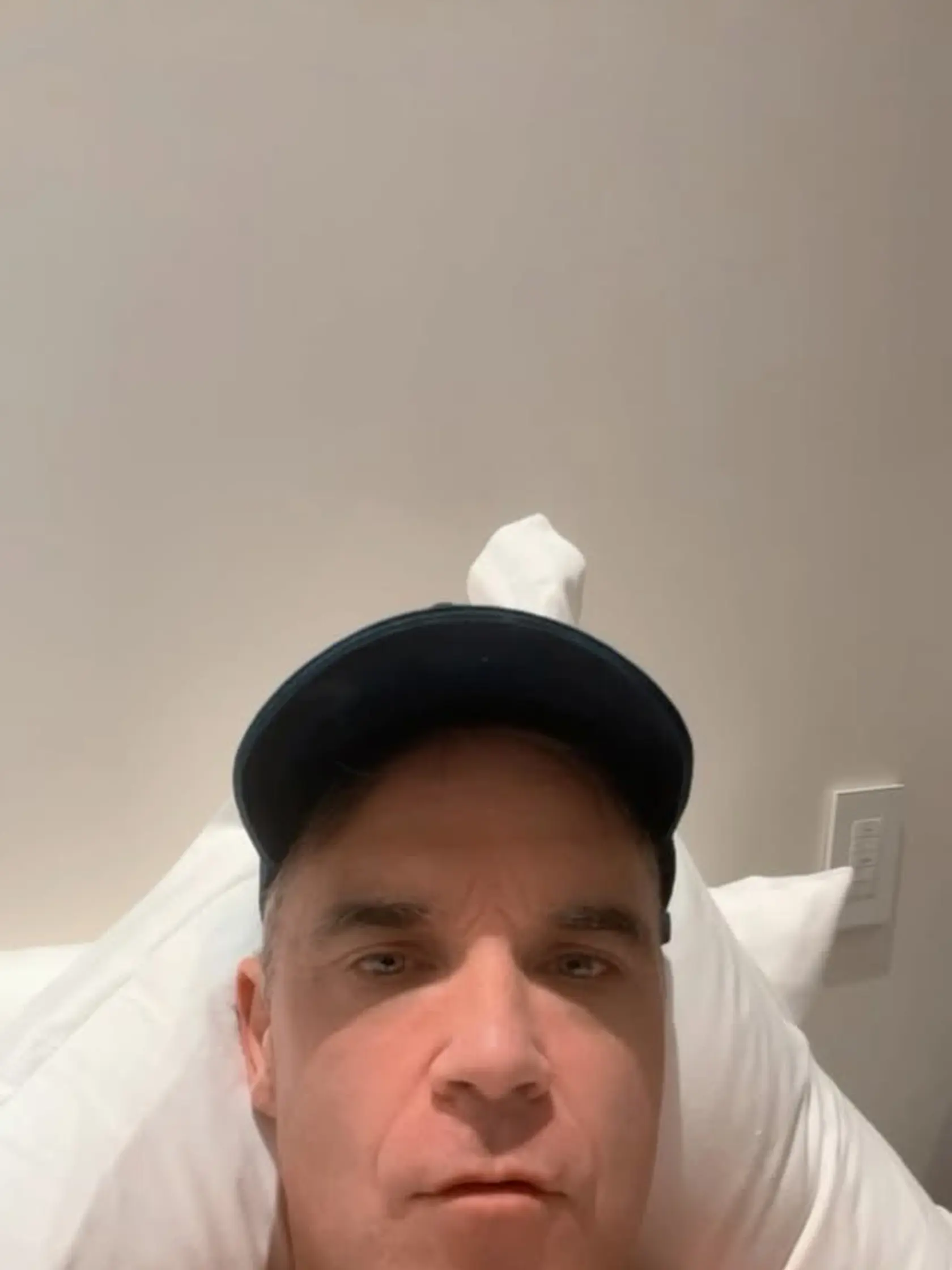 Aj spevák Robbie Williams už zostarol. 