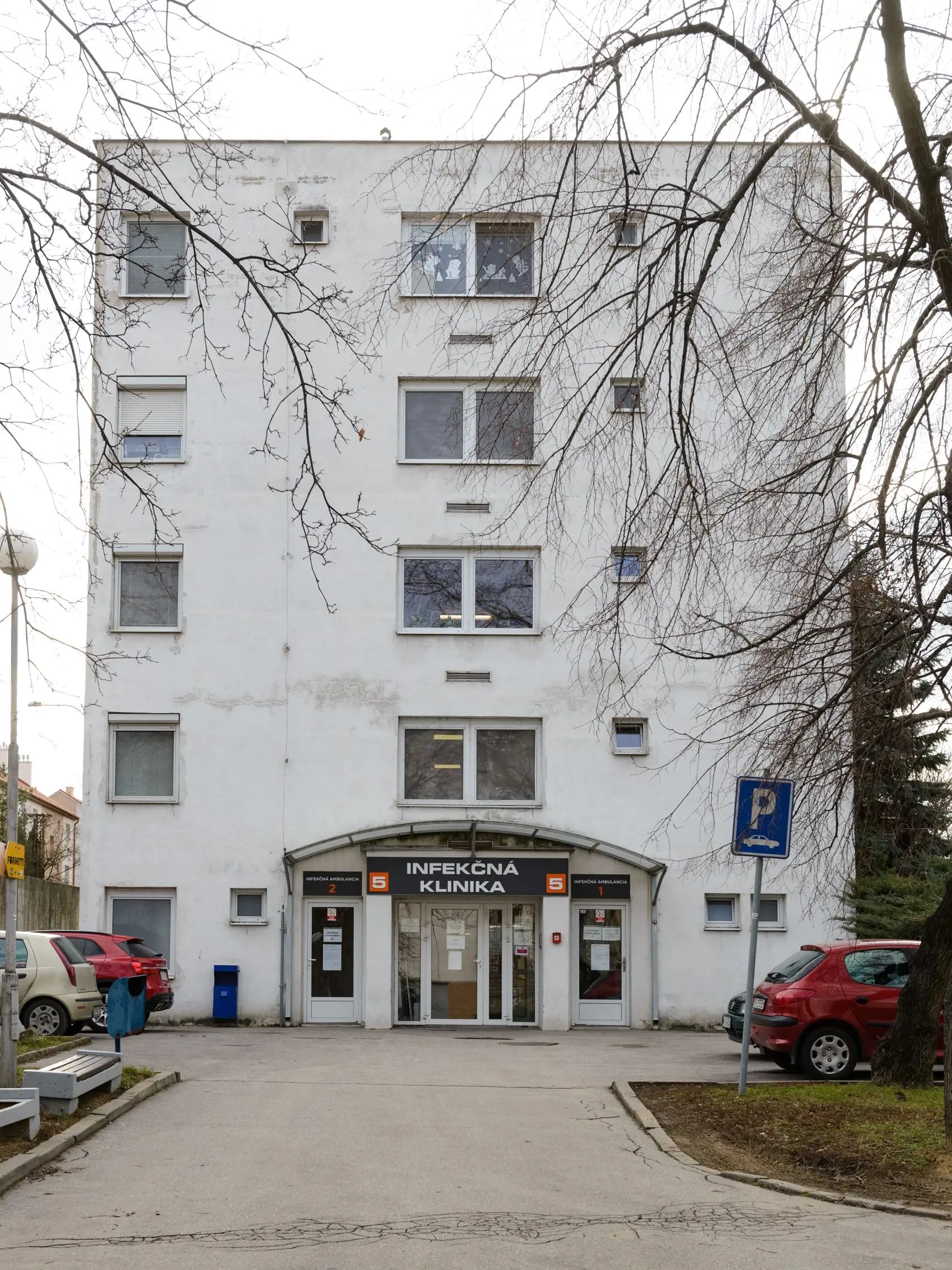 Núdzový stav sa týka všetkých zdravotníkov, či ide o záchranárov, operačné strediská, ambulancie či nemocnice.