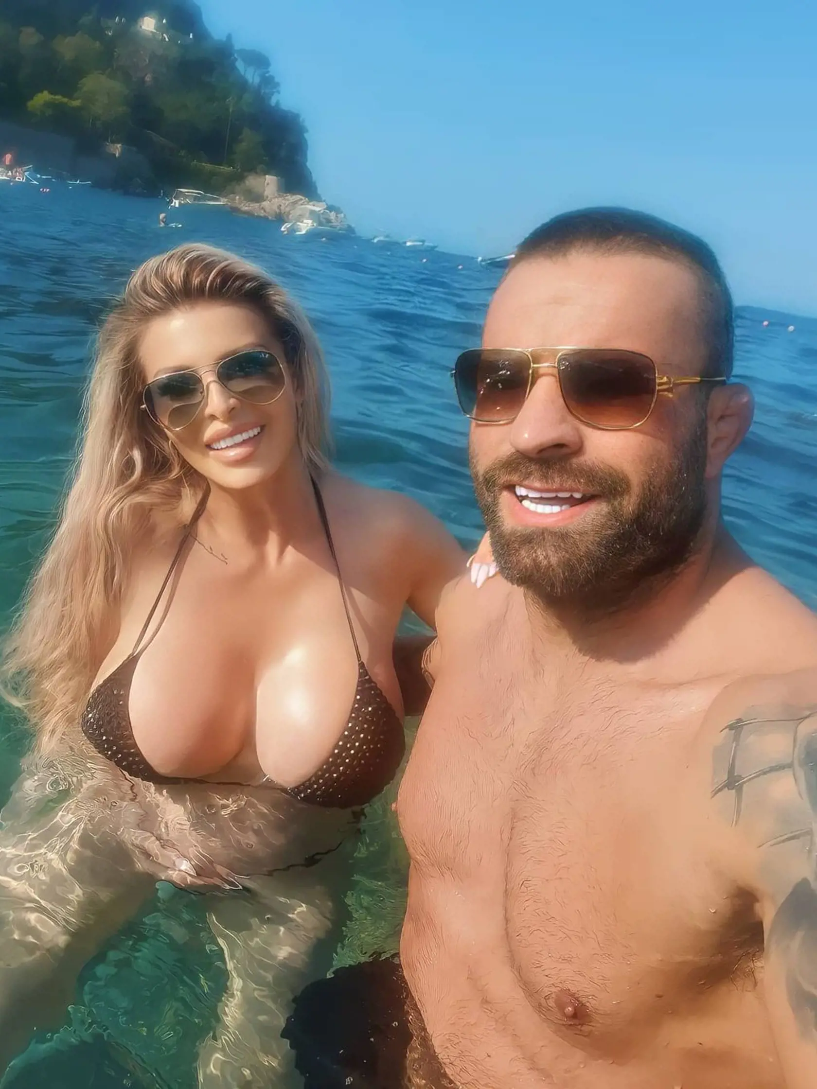 Lela Ceterová dráždi aj počas druhého tehotenstva. Na instagram pridáva aj takéto odvážne zábery, v hlavnej úlohe sú už tradične jej silikóny.