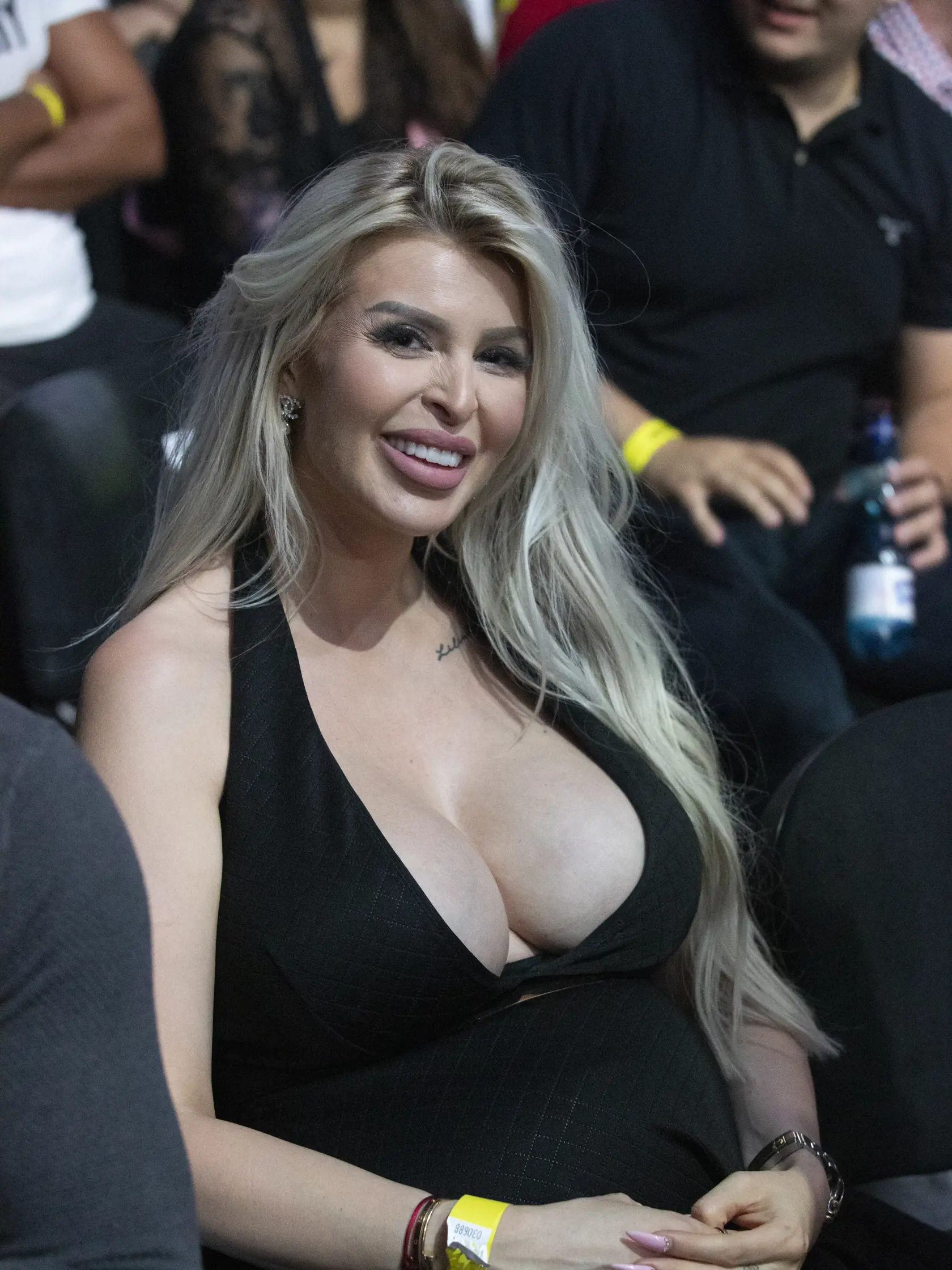 Na snímke je snúbenica českého bojovníka Karlosa Vémolu Slovenská playmate Lela Ceterová.  Oktagon 27 MMA, najväčšia česko-slovenská organizácia turnajov bojových športov. Akcia sa uskutočnila na štadióne Ondreja nepelu v Bratislave.