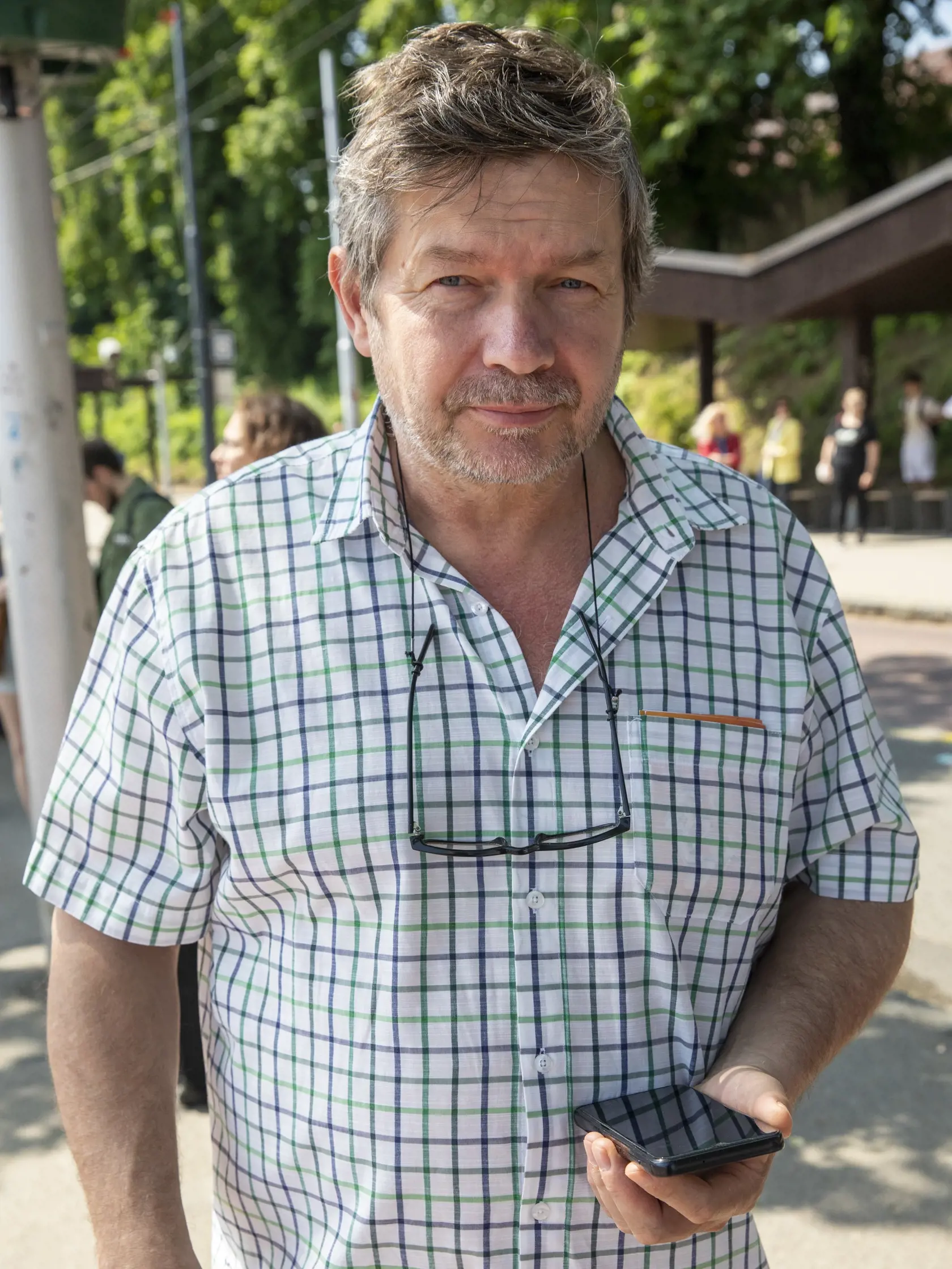 Pavol (57),Viedeň: „Je to choré. Zdražuje sa všade a všetko, cestovné stúplo aj vo Viedni. Ale porovnajte si kvalitu služieb tam a tu! Zaslúžia si tie naše, aby sme za ne platili viac?“