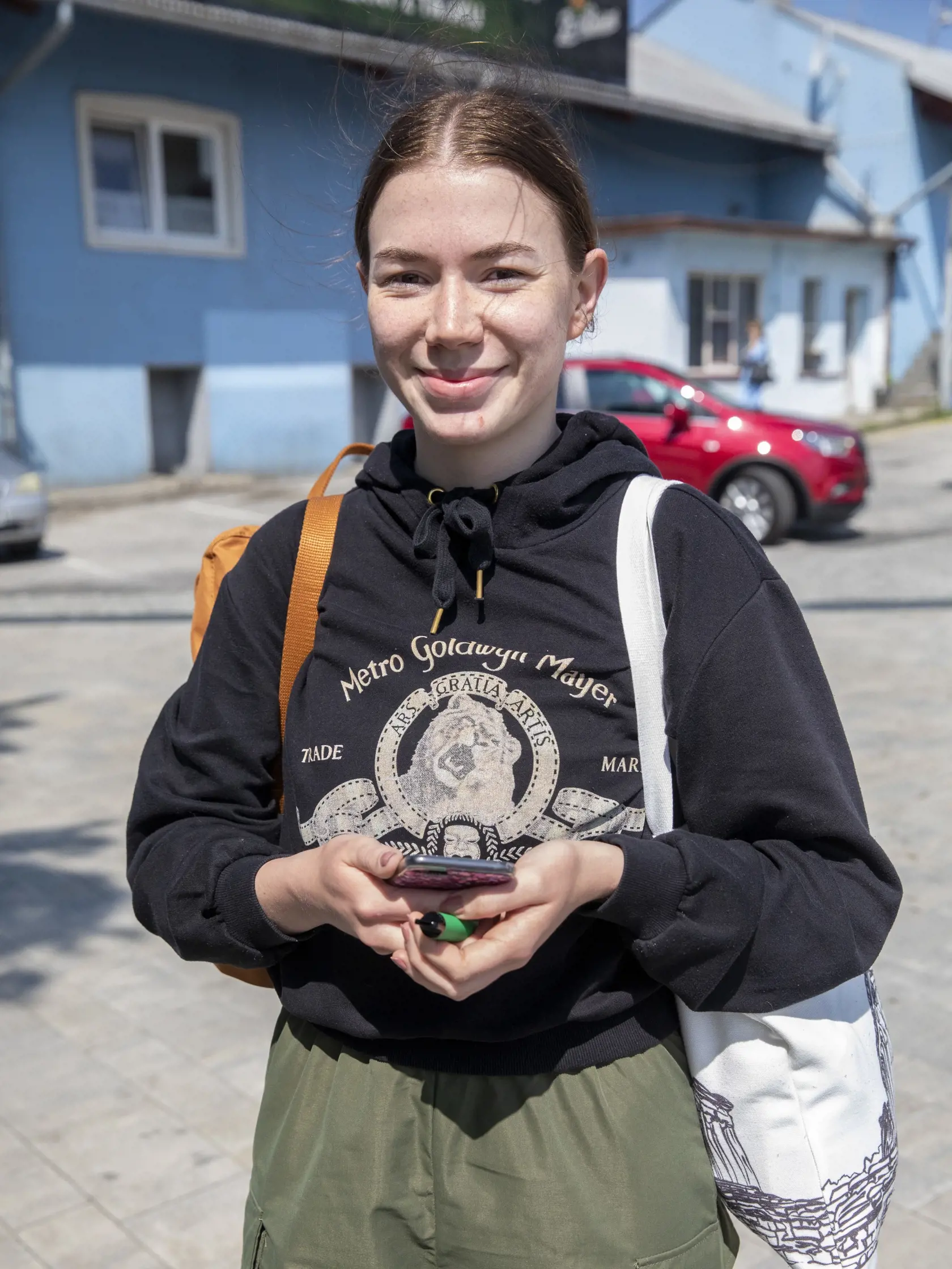 Laura (22), Ružomberok: „U nás sú lístky na MHD ešte drahšie ako v Bratislave. Nezdá sa mi však správne ich zdraženie, už teraz sú dosť drahé. Nie každý si to môže dovoliť.“