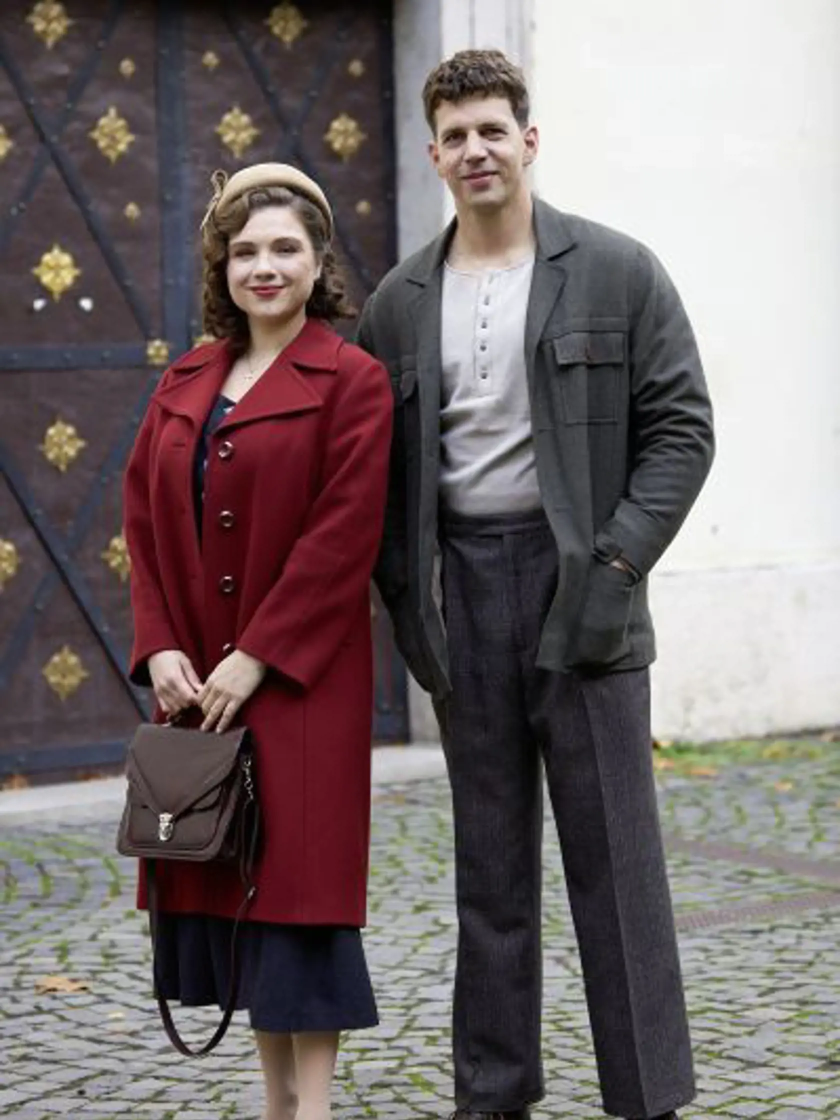 Lesana Krausková ako Alenka v seriáli Dunaj k vašim službám