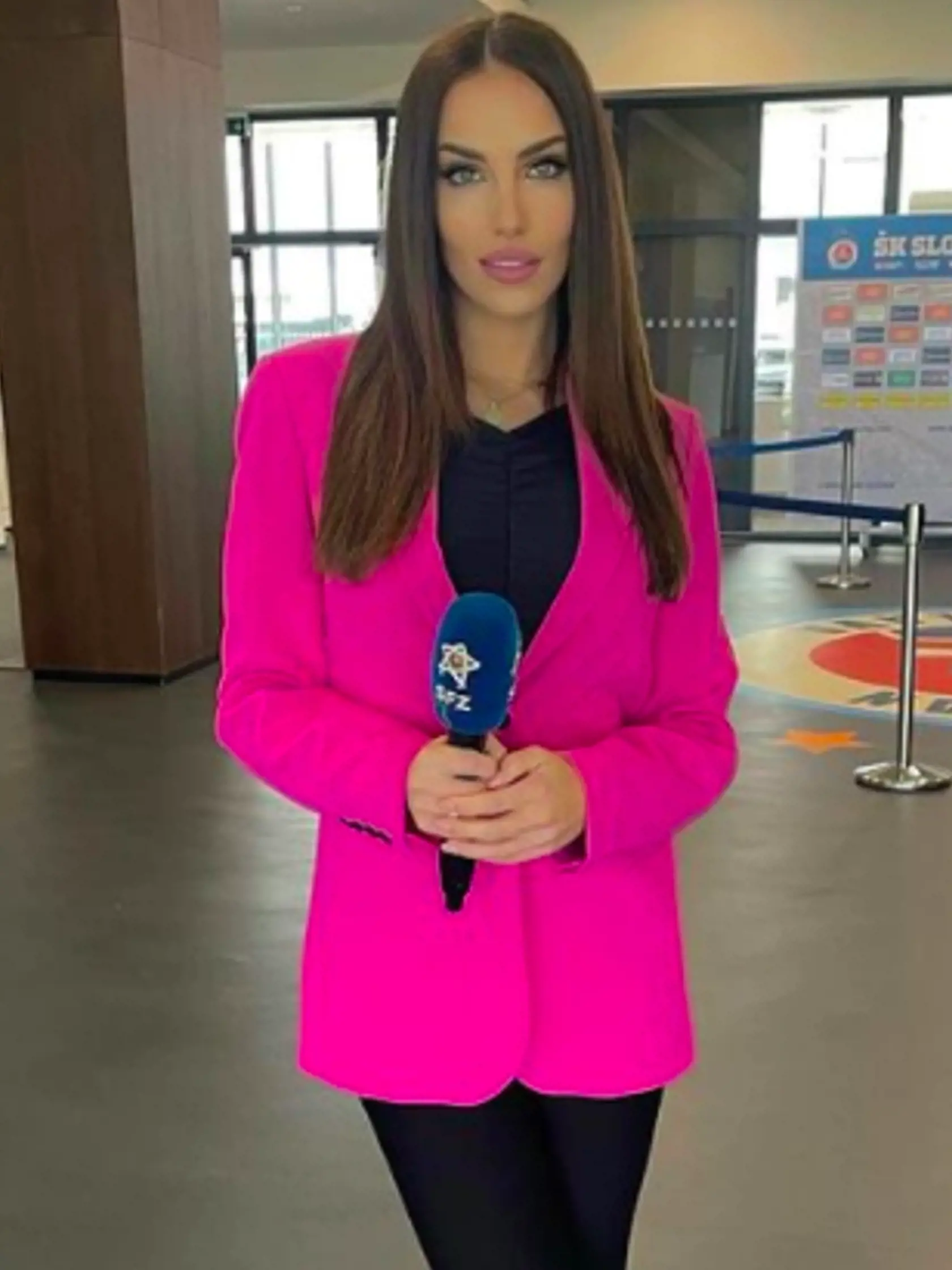 Fanúšikovia sa majú na čo tešiť. Najsexi slovenská moderátorka Simona Leskovská sa vracia na televízne obrazovky.