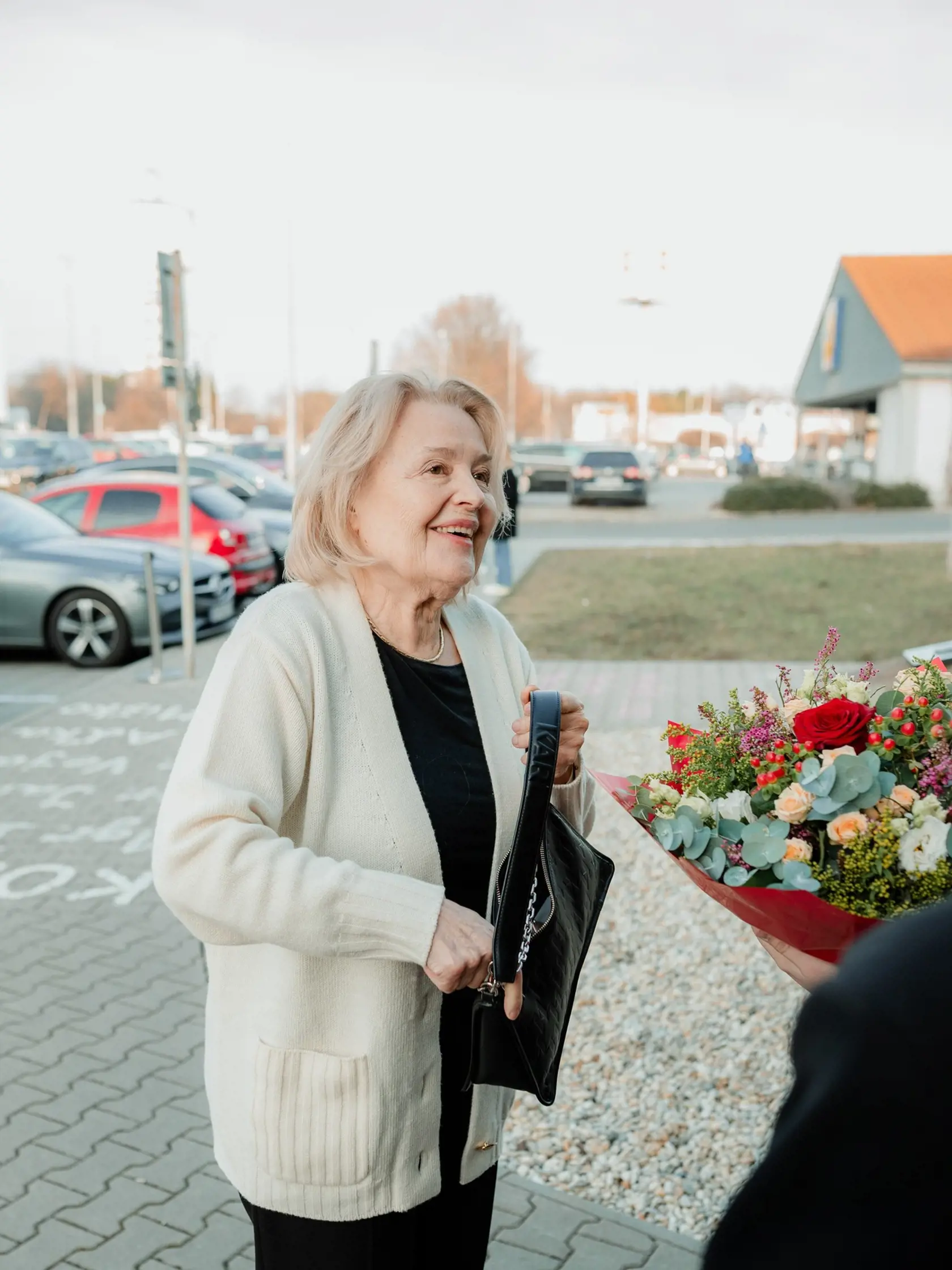 Tentokrát si to Zuzana Čaputová namierila na Univerzitu sv. Cyrila a Metoda v Trnave, kde sa spolu s Magdou Vášáryovou zúčastnila diskusie na tému "Ženy patria do politiky". Diskusiu zorganizovala Študentská rada UCM, moderoval ju politológ Jozef Lenč.