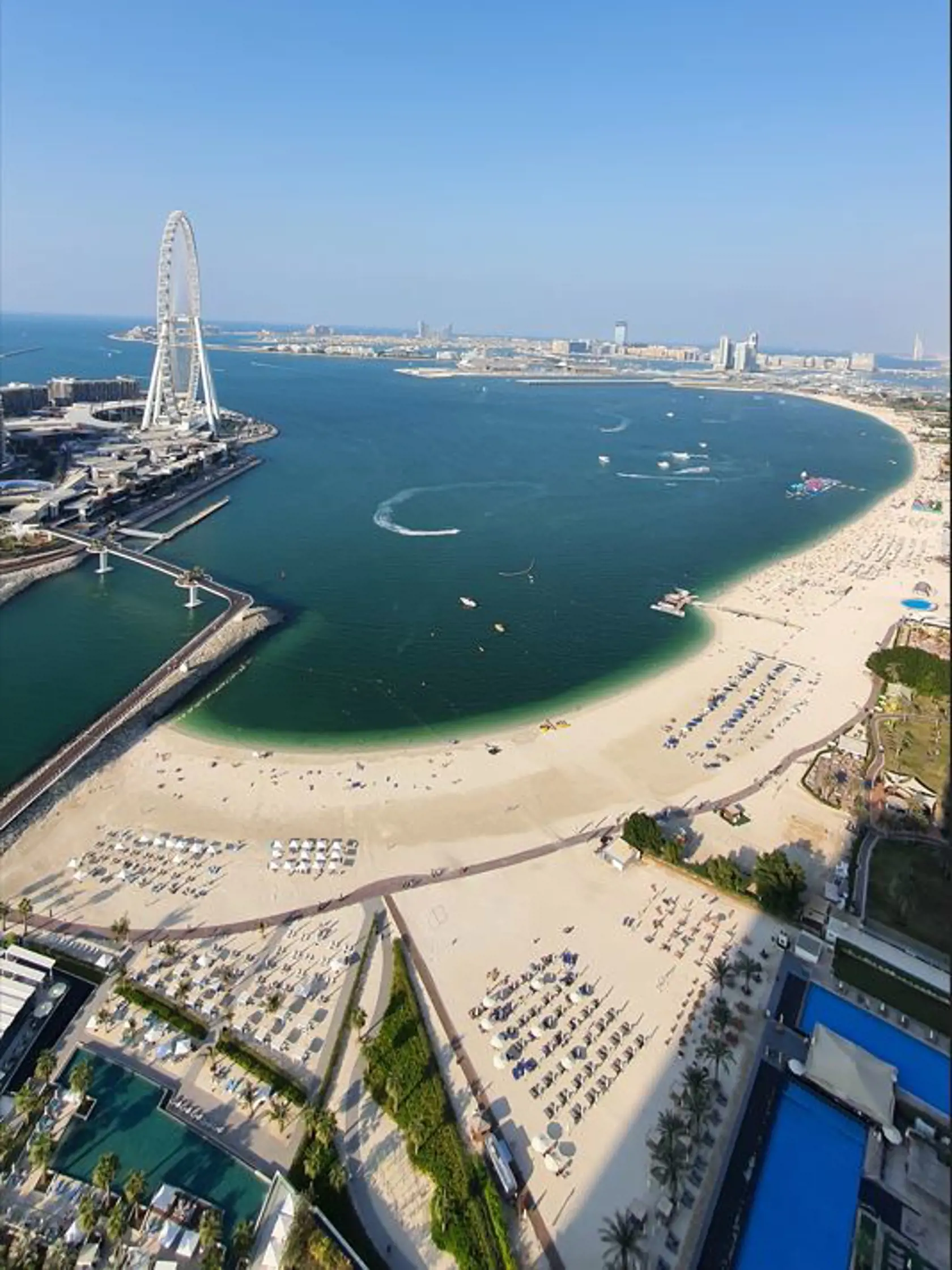 Výhľad na Bluewaters, JBR a Palm Jumeirah.