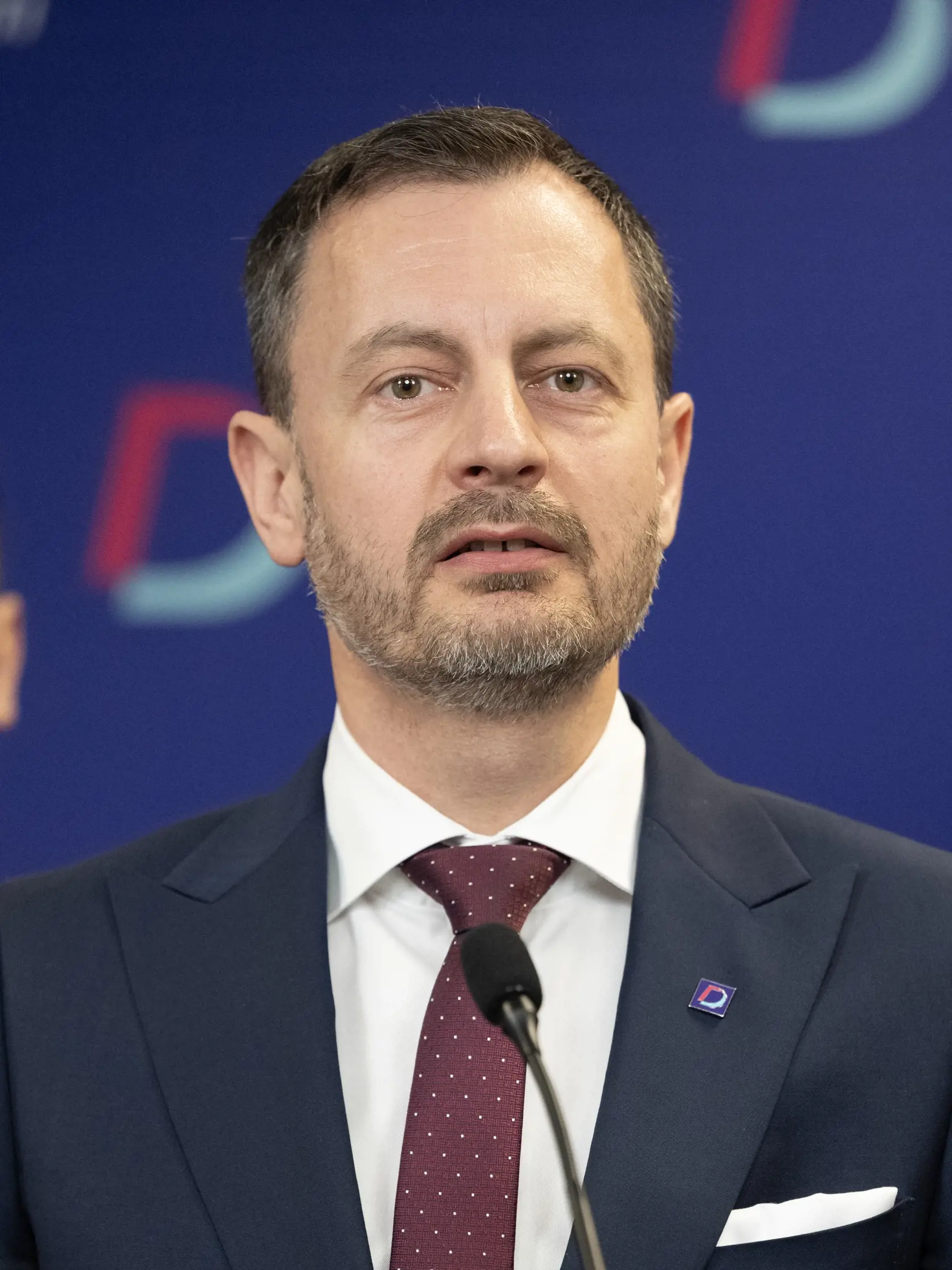 Na snímke expremiér Eduard Heger.