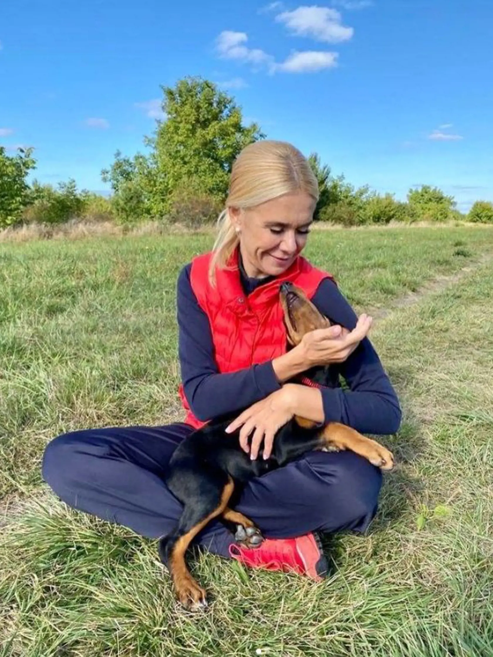 Denisa Saková (Hlas-SD): Po celom týždni v parlamente bol tento nádherný víkend ako balzam na dušu. Najlepšie mi padla prechádzka s rodinou a štvornohým spoločníkom