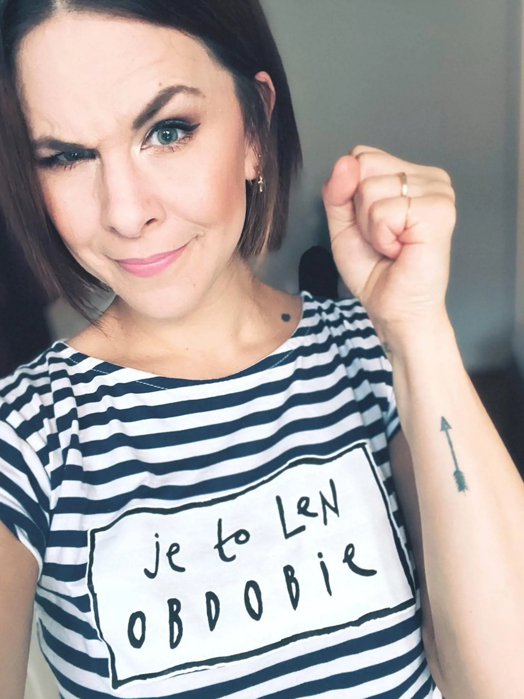 Kristína Tormová odkazuje držme si palce. 
