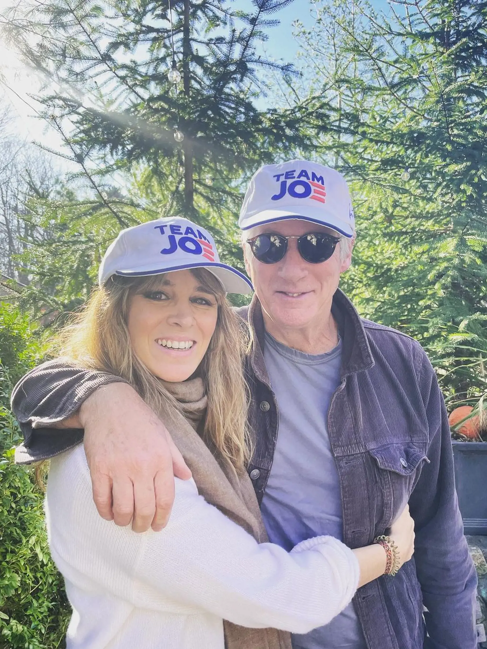 Alejandra a Richard na fotke z novembra 2020