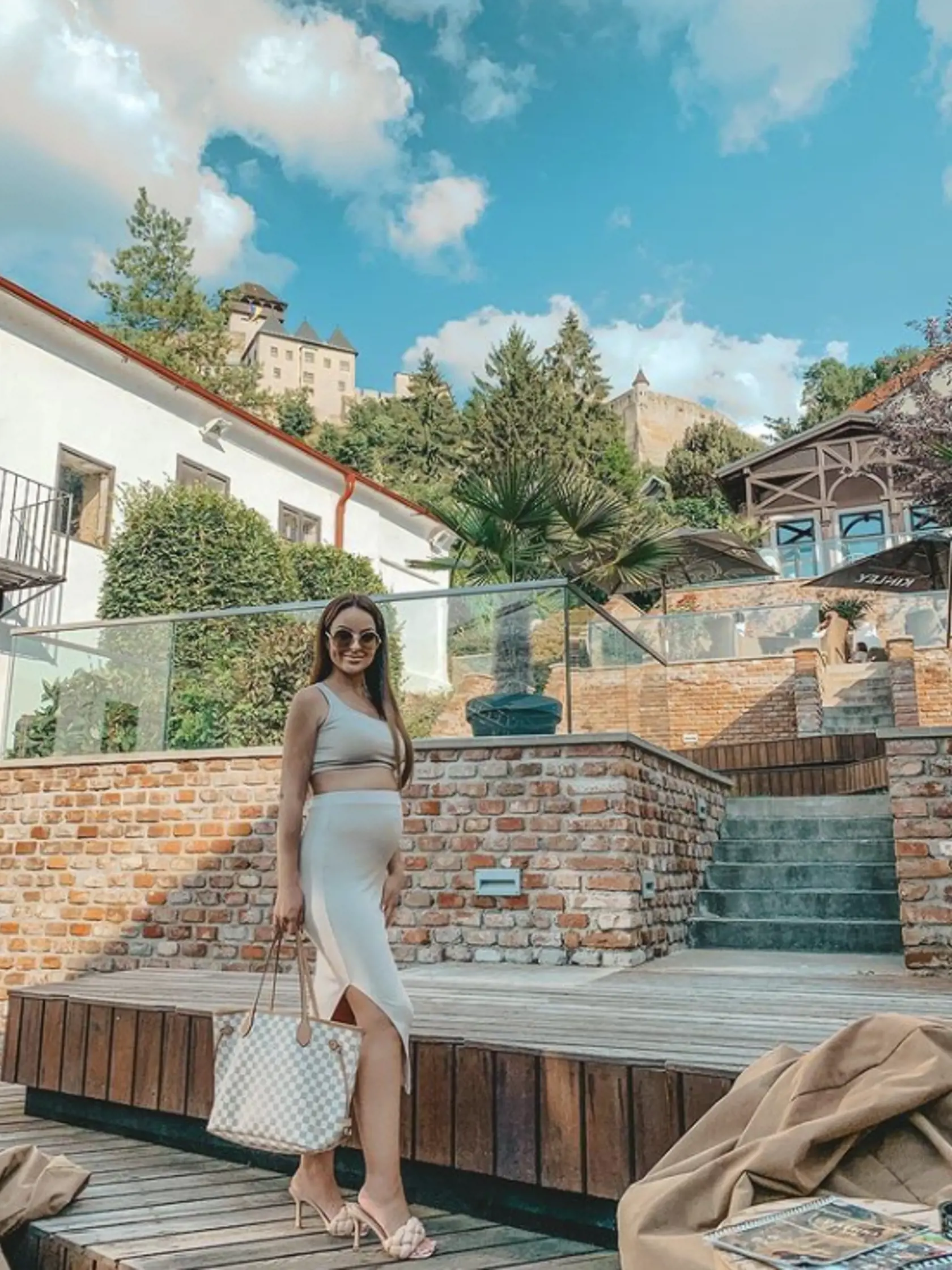 Veronika Nízlová je v pokročilom štádiu tehotenstva. O otcovi dieťaťa nehovorí, ale tehotenstvo si užíva...