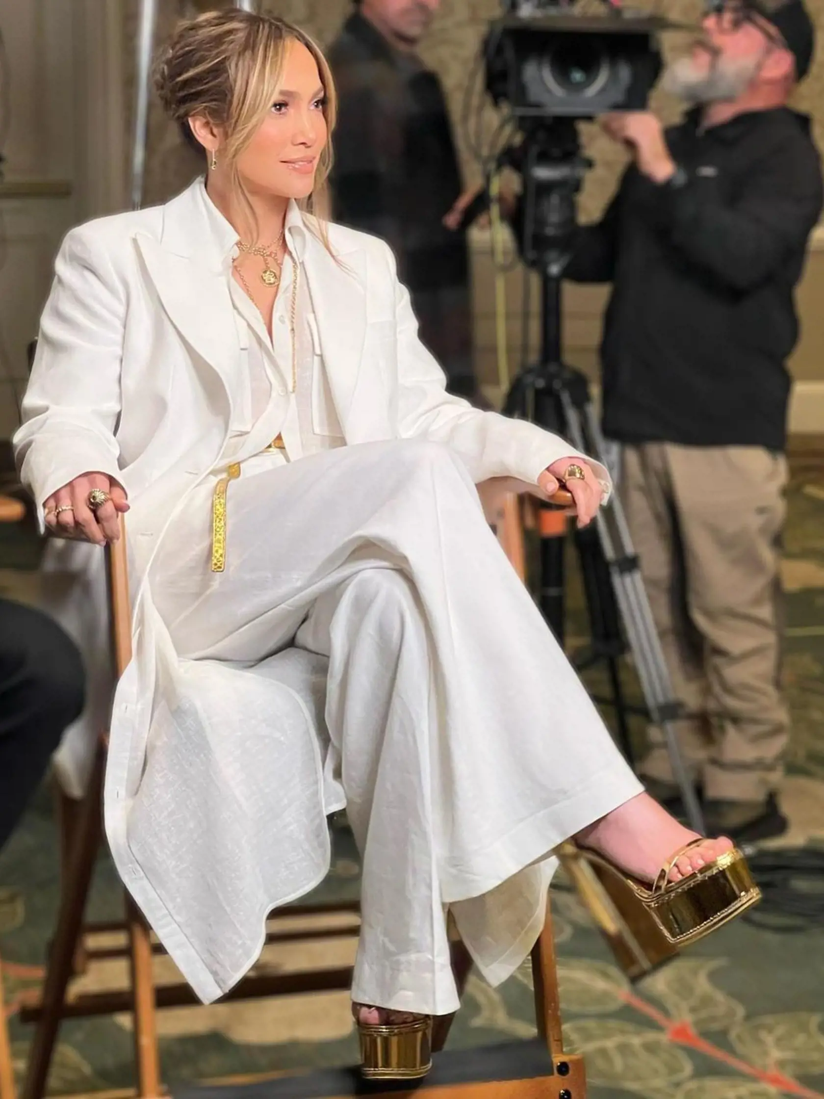 Priesvitná blúzka dodala outfitu šťavu.
