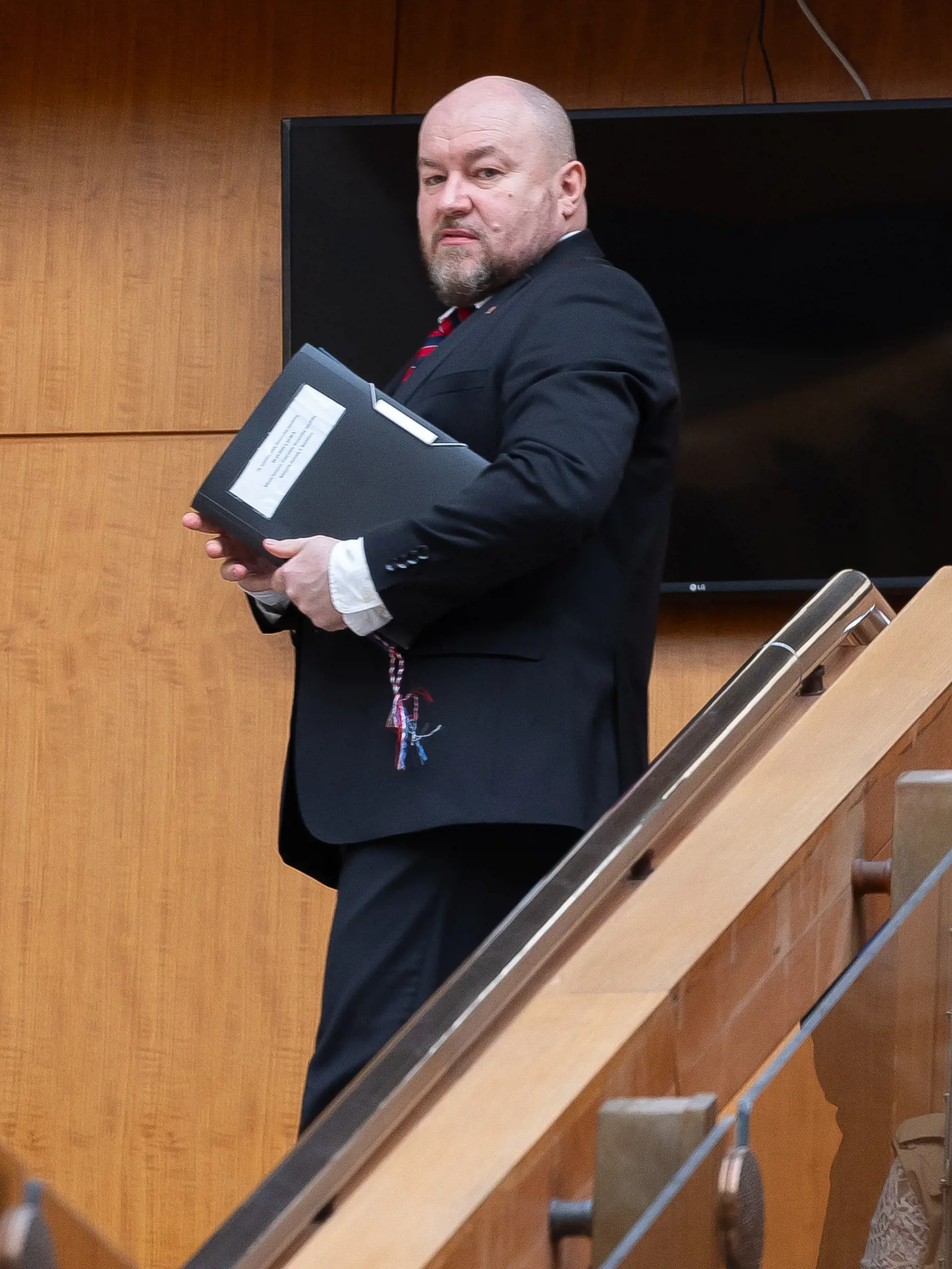 Na snímke je Rudolf Huliak po skončení rokovania vlády SR krátko na to, ako ho za ministra cestovného ruchu a športu vymenoval prezident Peter Pellegrini.