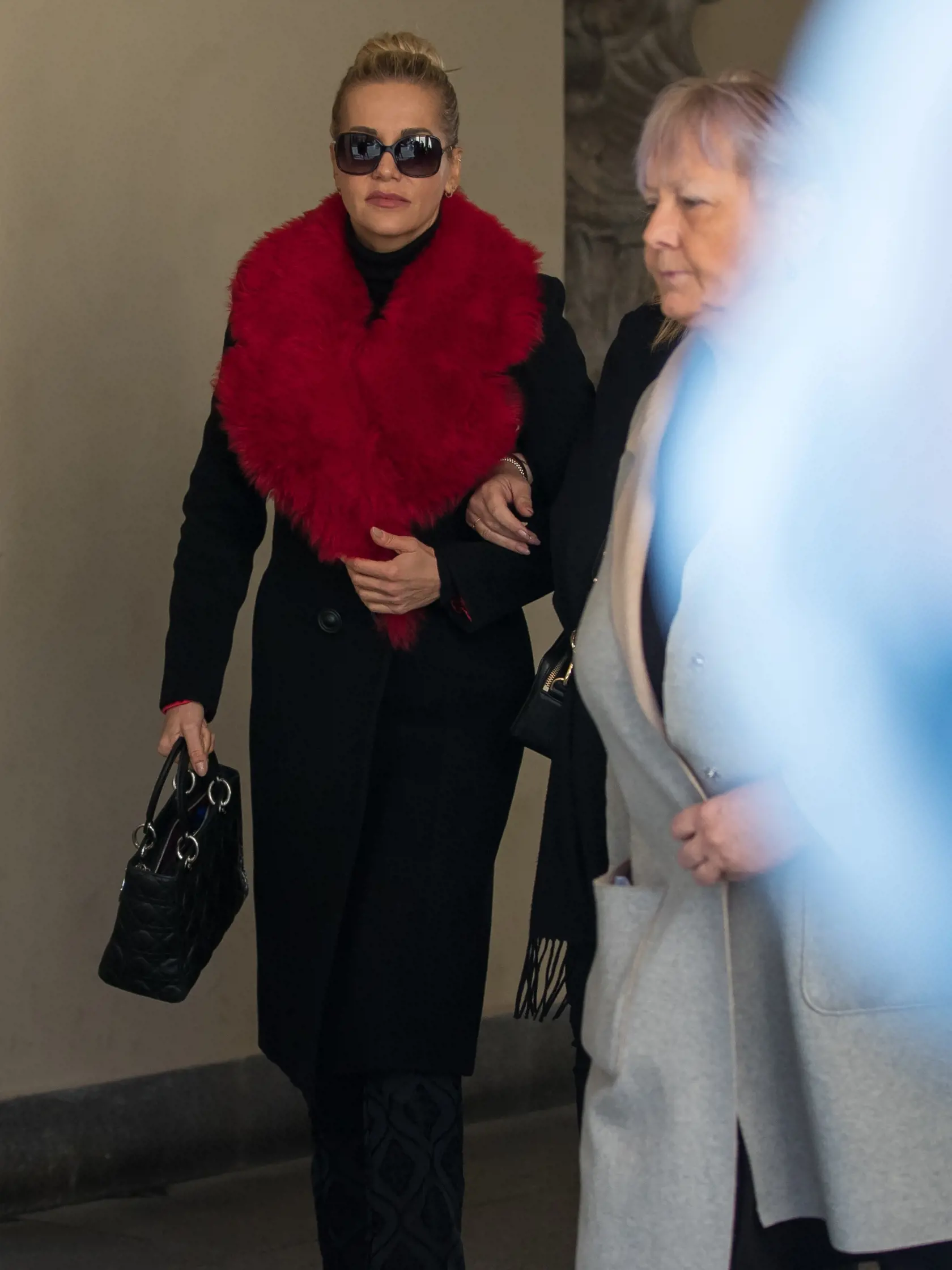 Zádušná omša za zosnulého Karla Gotta v chráme Svätého Víta na Pražskom hrade. S hudobnou legendou sa prišlo rozlúčiť množstvo známych osobností kultúrneho a verejného života. Na snímke je Dara Rolins.