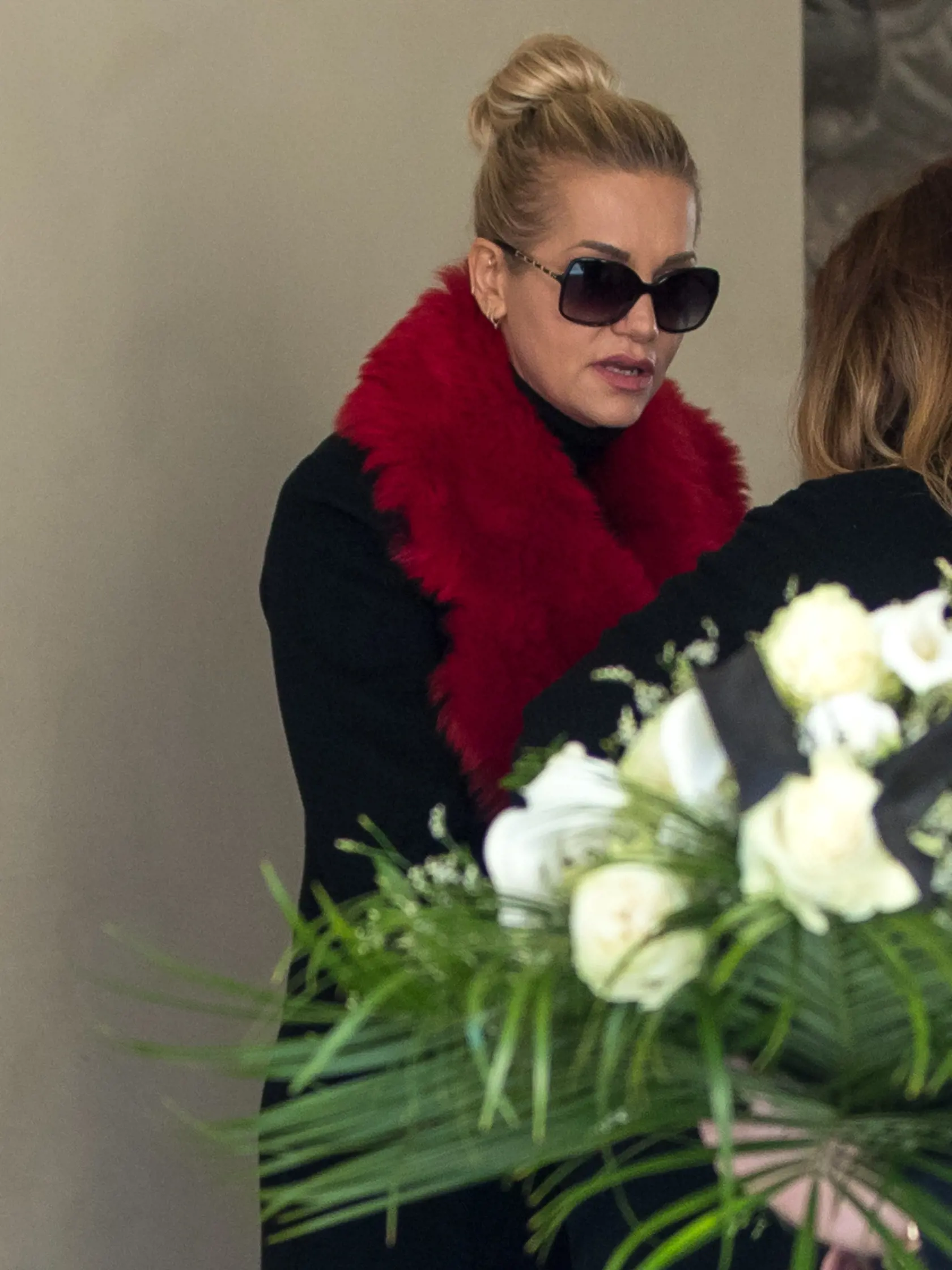 Zádušná omša za zosnulého Karla Gotta v chráme Svätého Víta na Pražskom hrade. S hudobnou legendou sa prišlo rozlúčiť množstvo známych osobností kultúrneho a verejného života. Na snímke je speváčka Dara Rolins.