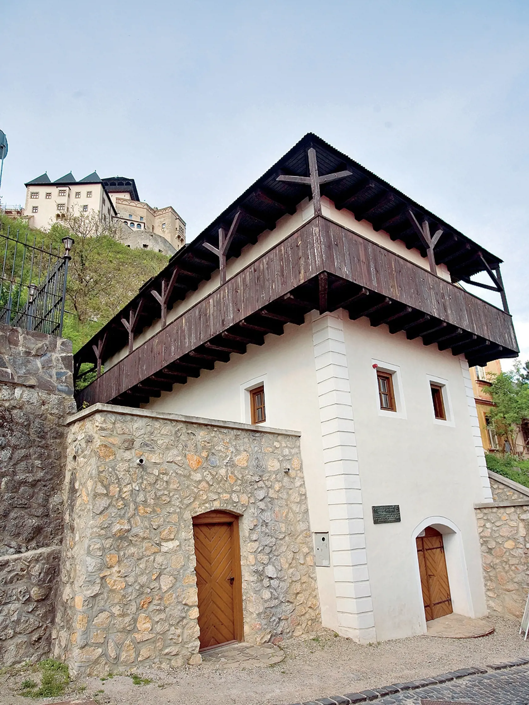 Strašidlá a duchovia, Trenčín, reštaurácia Fatima, katov dom
Foto: Robo Hubač
Uverejnené: Báječná žena č. 31/08
pôvodný súbor:katovdom.eps