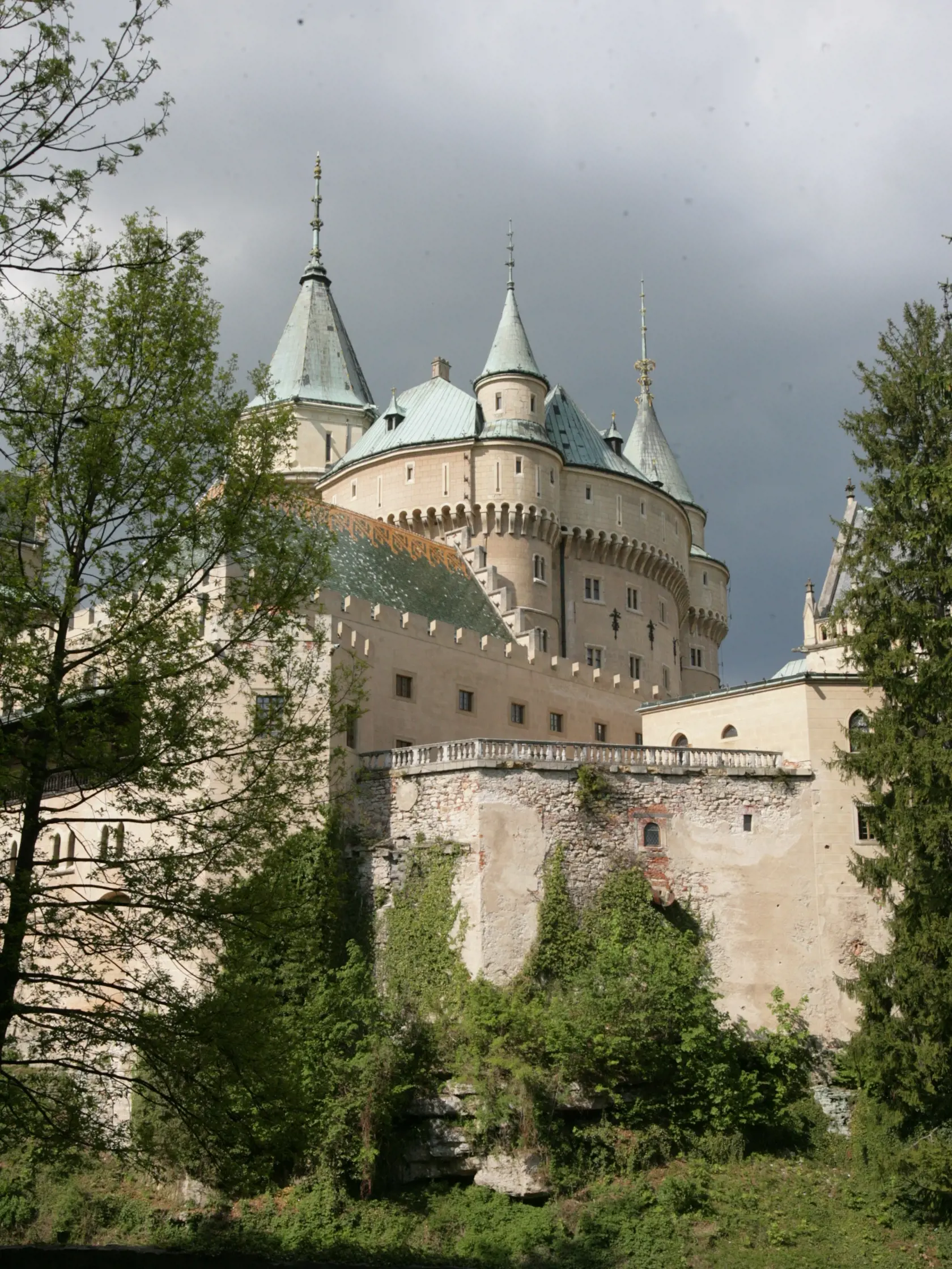 Bojnice, BOJNICKÝ ZÁMOK: Osídlili ho duchovia a strašidlá. 