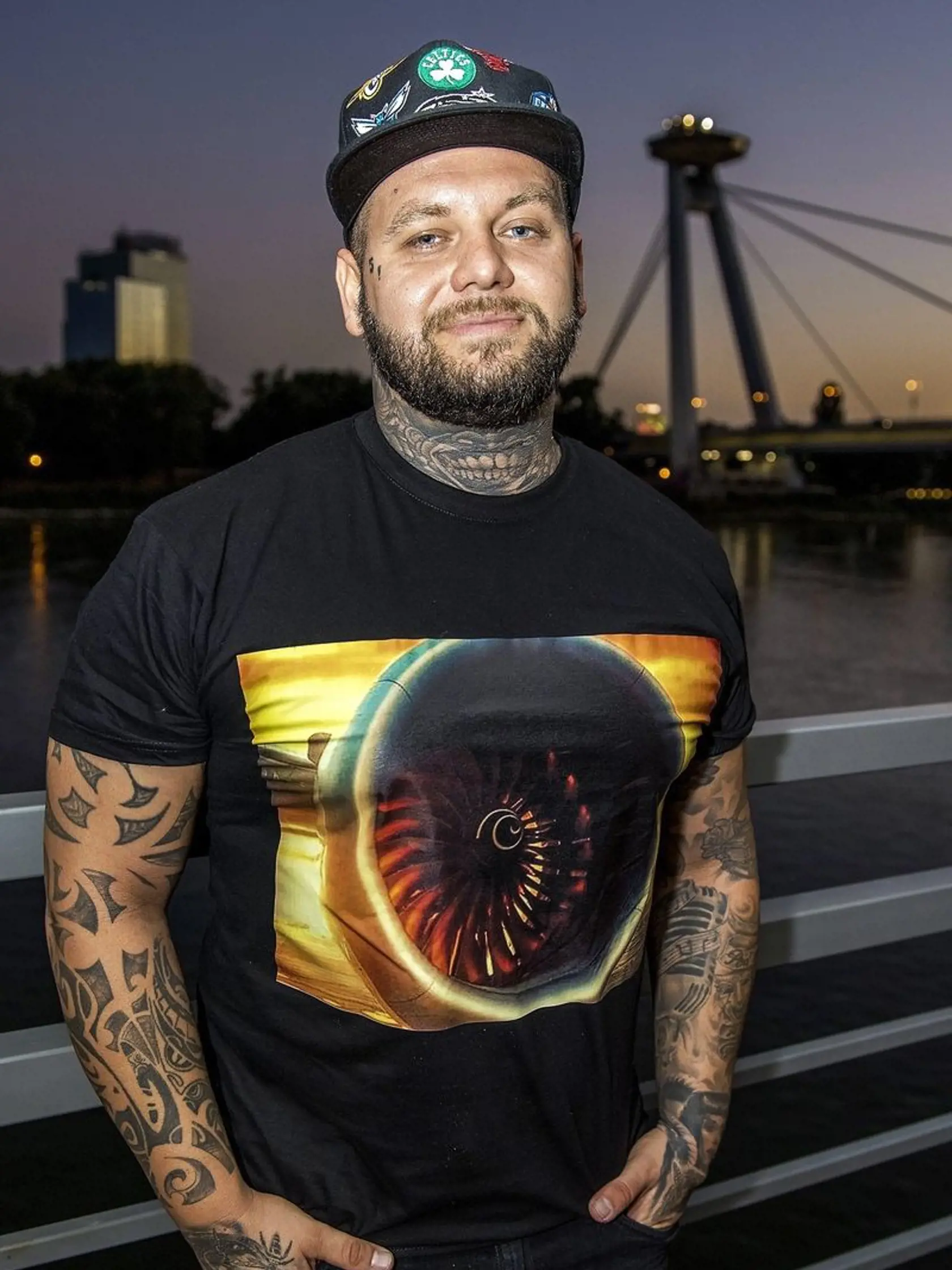 Raper používa prezývku Kali od základnej školy. Často je terčom posmeškov a prirovnávania k bývalému ministrovi vnútra Robertovi Kaliňákovi, ktorý má rovnakú prezývku