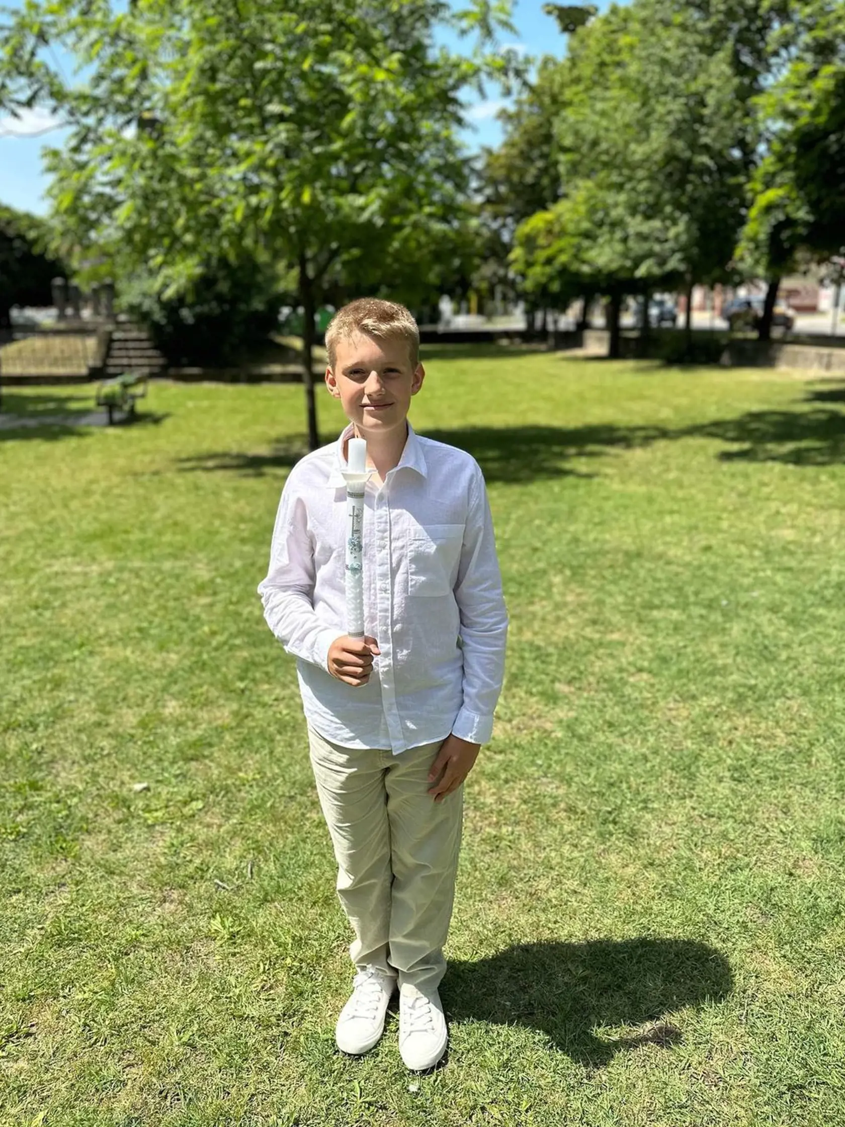 Kollárov syn Artur mal 1. sväté prijímanie. Otec Boris na ňom chýbal.