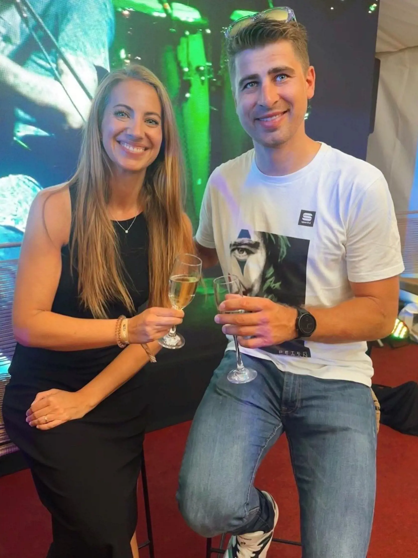 Peter Sagan a moderátorka Laura Meseguer.