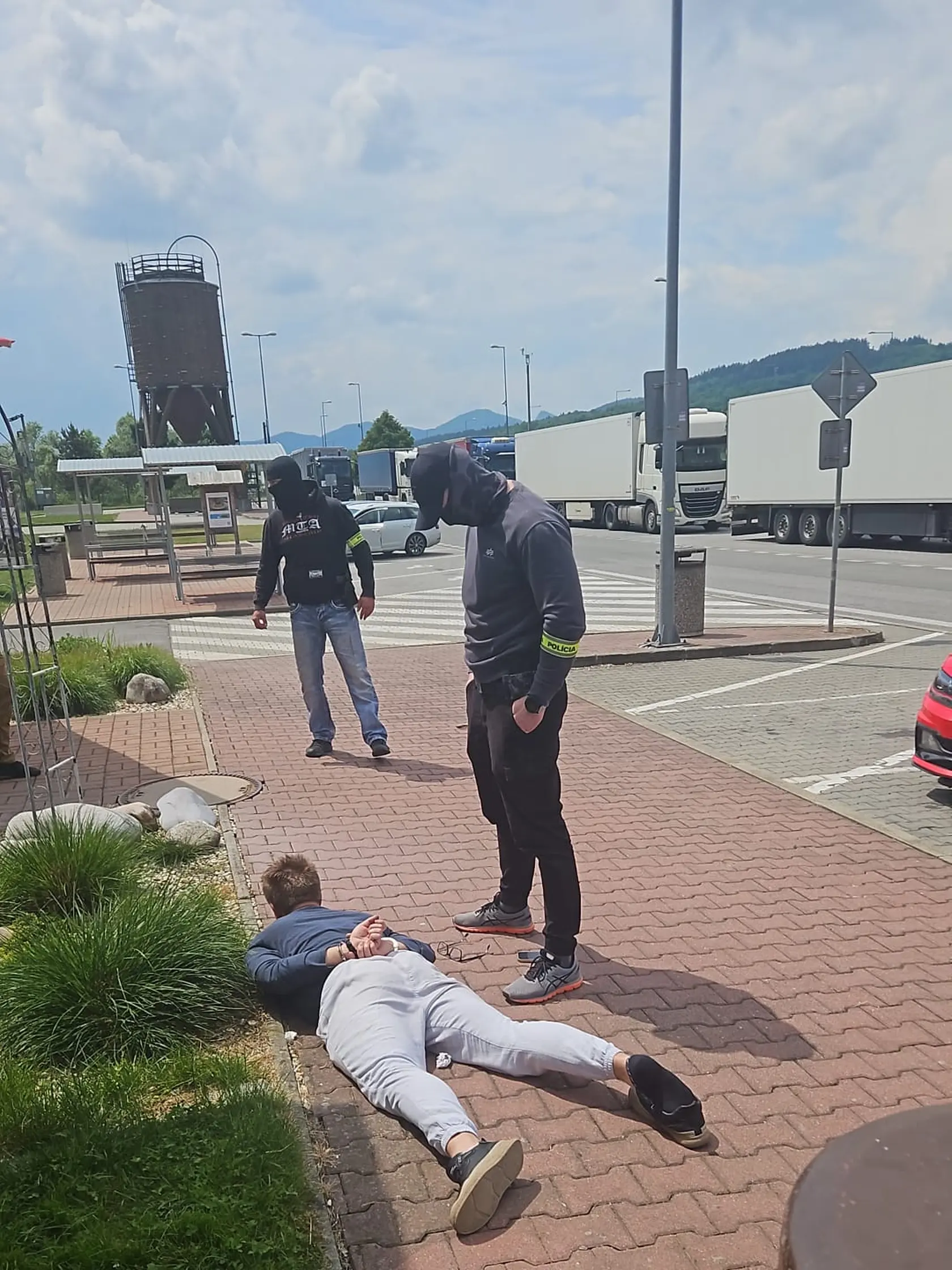 Muža zatkla polícia na diaľničnom odpočívadle.