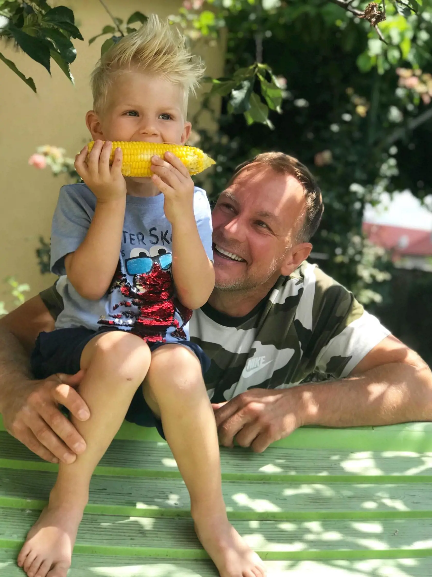 Patrik s najmenším synom Adamkom.